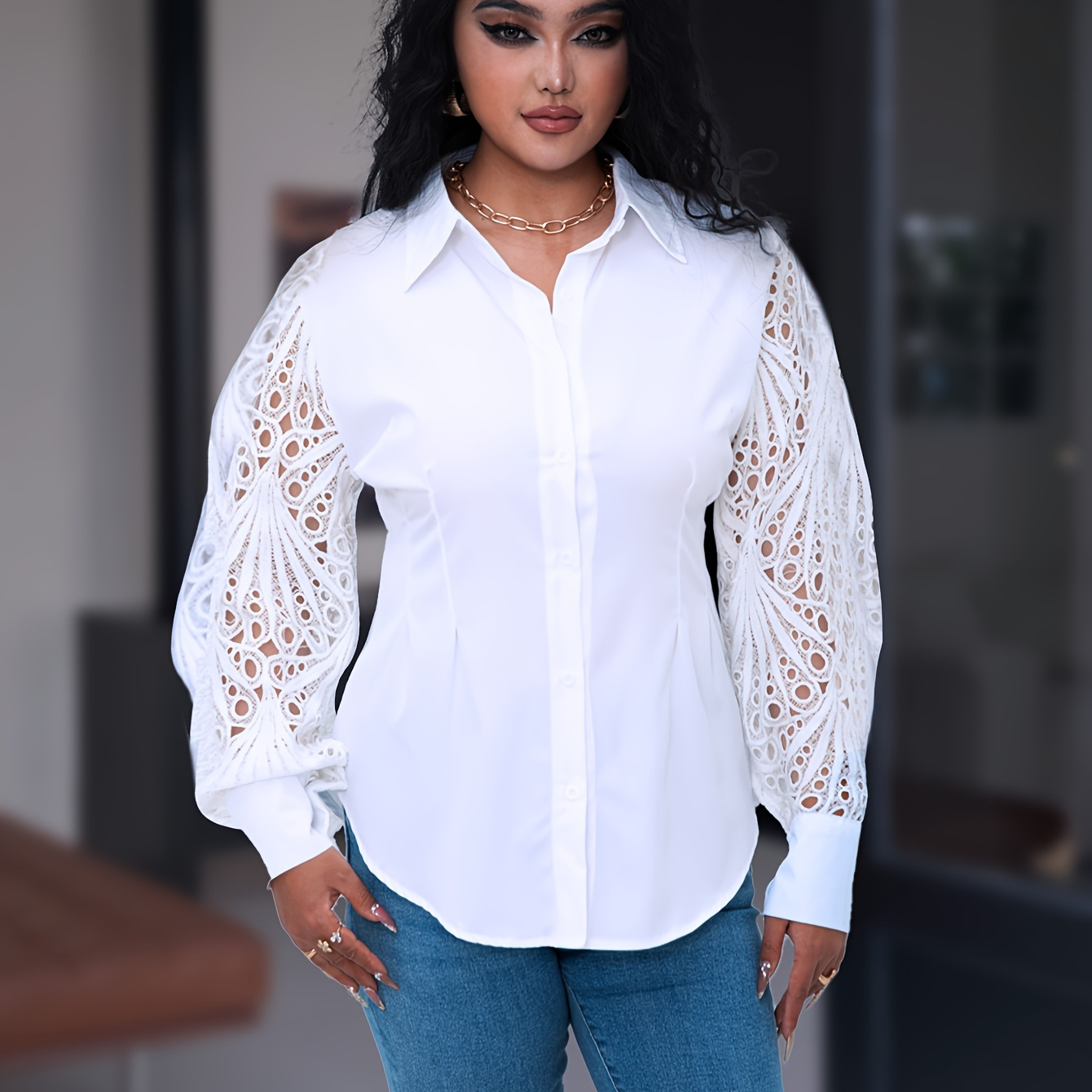 

Blouse en polyester grande taille, col à , couleur unie, tissu tissé non extensible, avec détails d'embroider creux, pour toutes les .