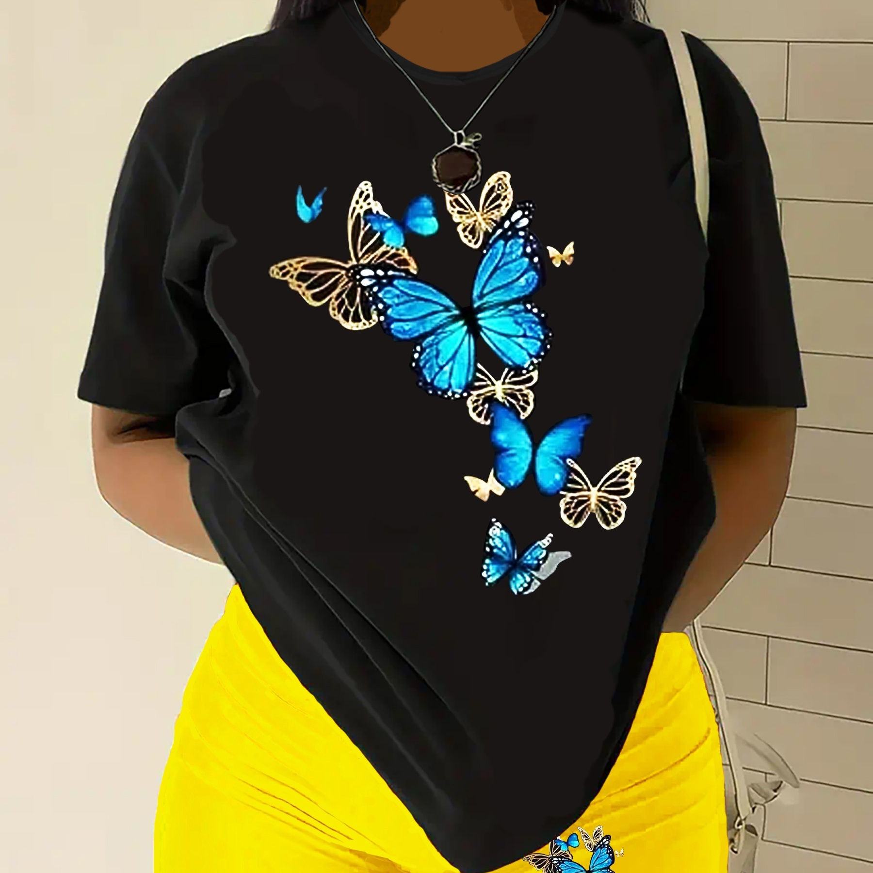 

Plus Size Butterfly Print Biker Shorts Set, Short Sleeve Crew Neck Top & Biker Shorts For Spring & Summer, Women's Plus Size Clothing