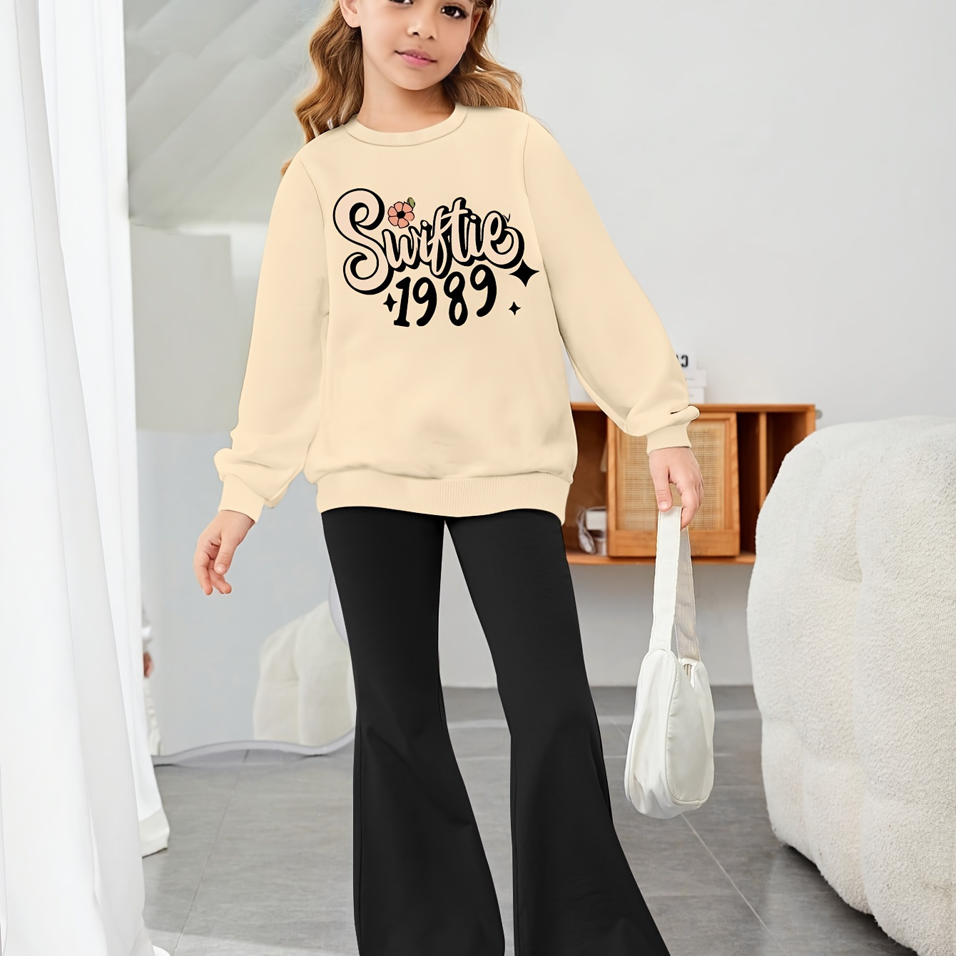 

2pcs 1989 Pattern Print, Slightly Elastic Girl's Casual Outdoor Long-sleeved Round Neck Sweatshirt + Wide Leg Pants Set