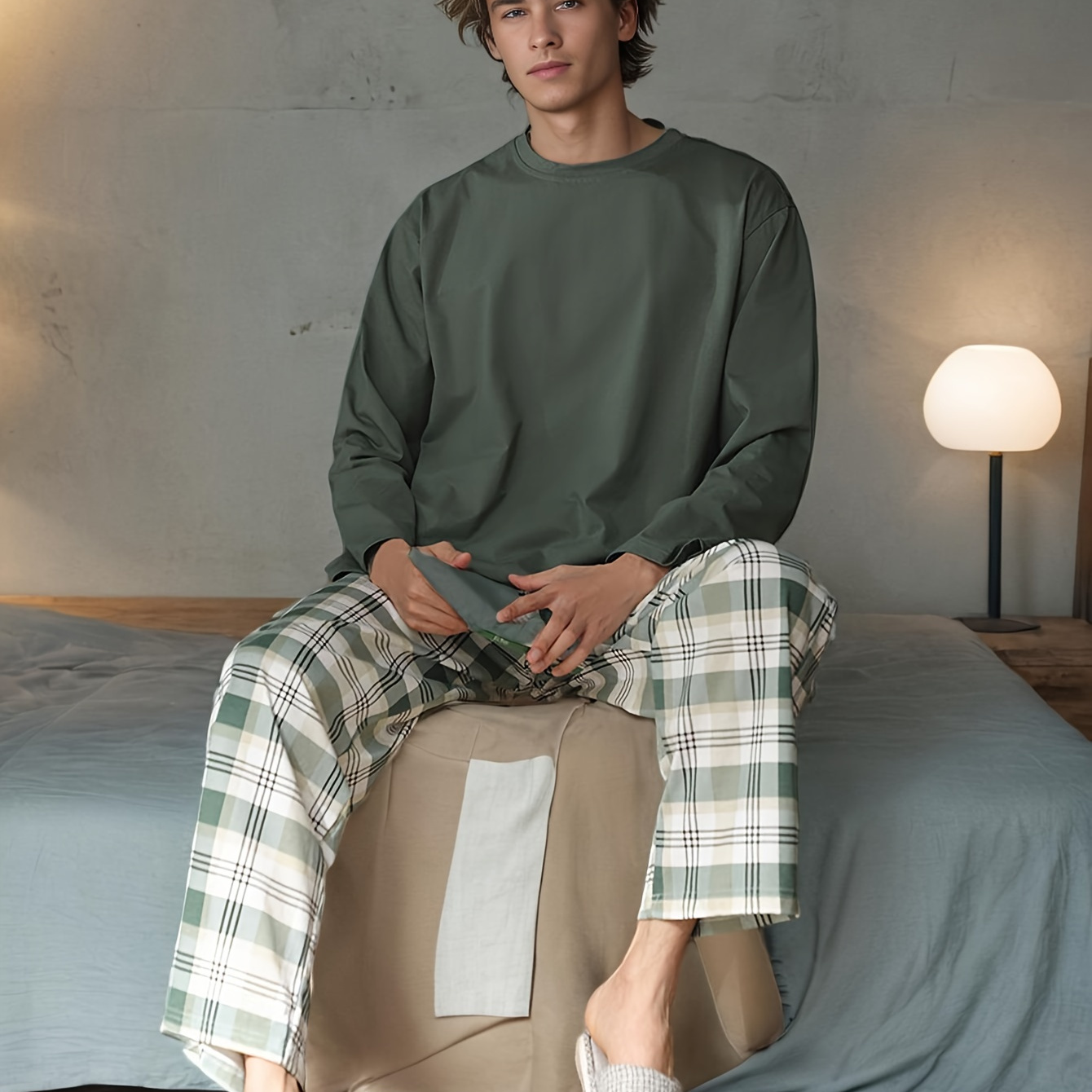 

Ensemble de pyjama 2 pièces pour hommes, en polyester 95% et spandex 5%, tissu tricoté, manches longues et col rond avec poches, tenue décontractée à carreaux pour /automne, coupe régulière.