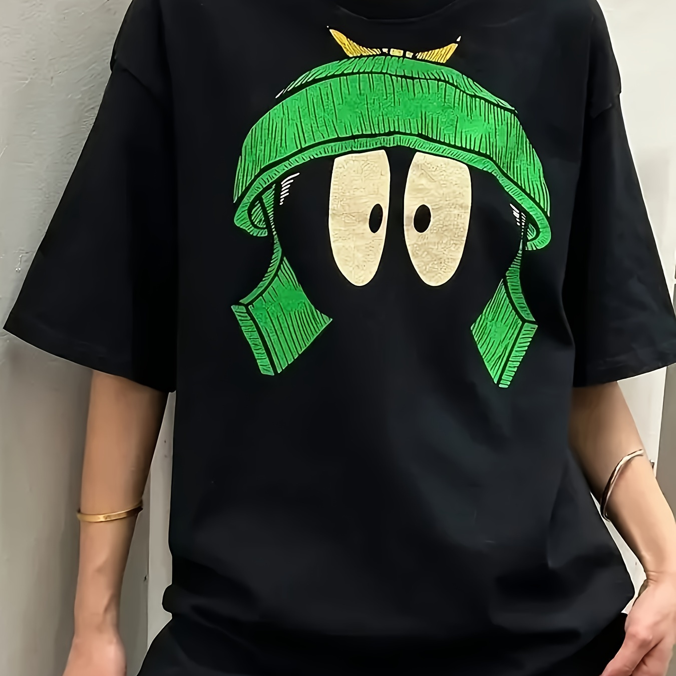 

Streetwear Vintage Cartoon Graphic Marvin Martian Casual Summer Cotton Oversized Short Sleeve Top Men's