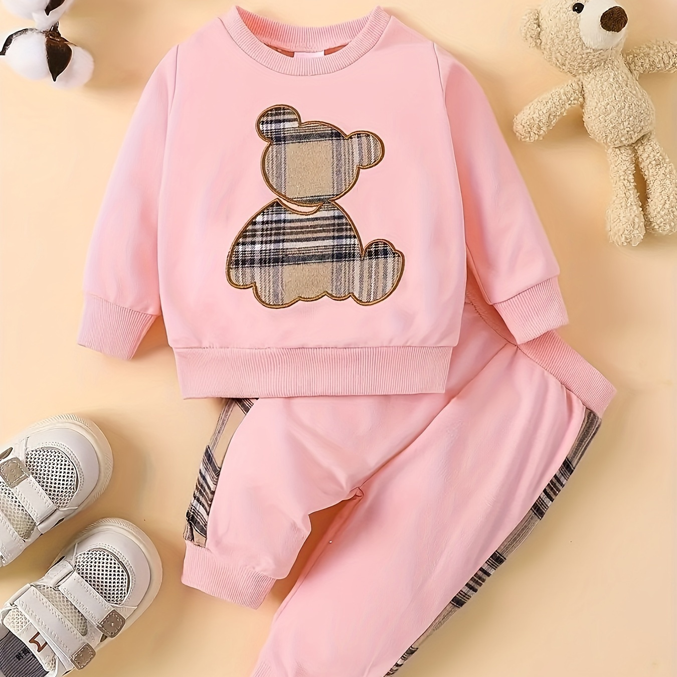 

2 pièces Ensemble sweat-shirt à motif écossais et broderie d'ours et pantalon décontracté pour bébé, ensemble de vêtements pour fille tout-petit et nourrisson pour le printemps et l'automne