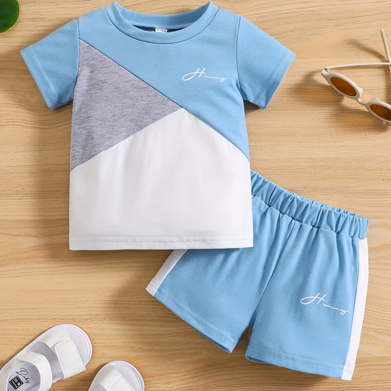 

Cool Summer Style: 2pcs Little Boys Contrast Color Tees & Shorts Set!