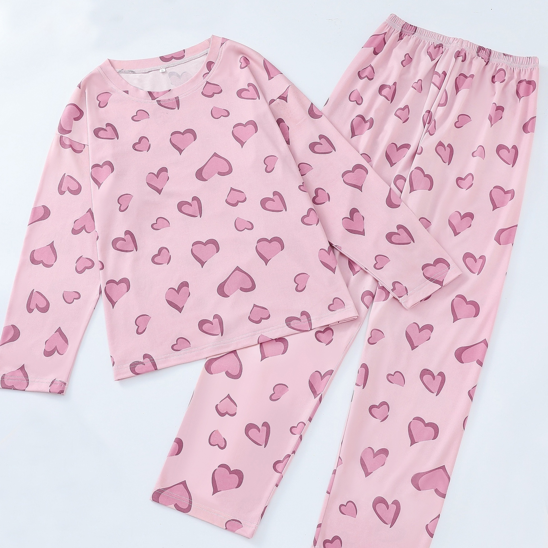

Women's Plus Casual Pajamas Set, Plus Size Heart Print Long Sleeve Round Neck Top & Pants Lounge 2 Piece Set For Fall Season