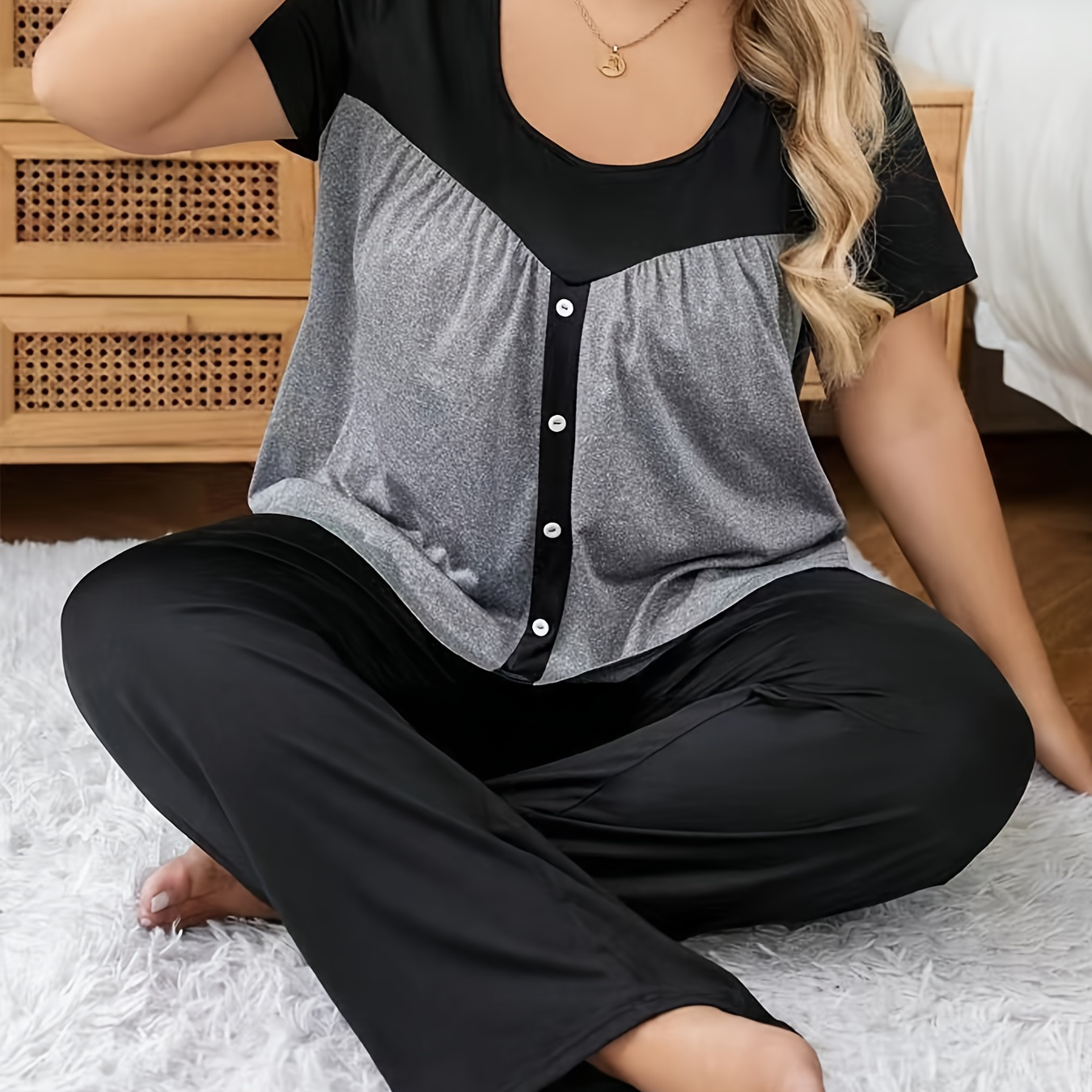 

Women's Casual Pajama Set, Plus Size Colorblock Front Ruched Button Decor Short Sleeve Round Neck Top & Pants Sleepwear 2 Piece Set