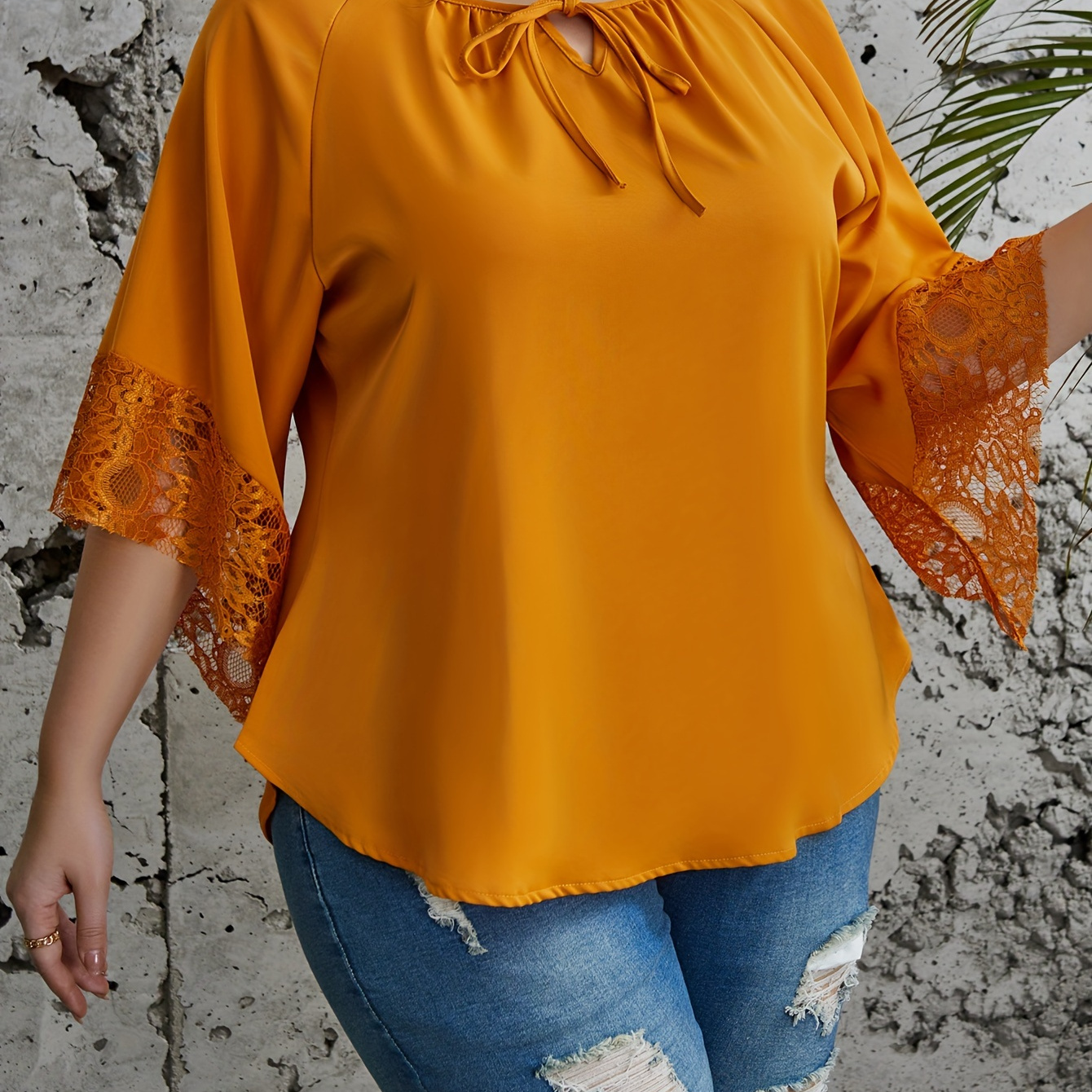 

Blouse Élégante Grande Taille pour Femme en Orange avec Détails en Dentelle - Col Rond Décontracté, Manches Courtes, Design à sur le Devant, Polyester, Parfaite pour /Été/Automne