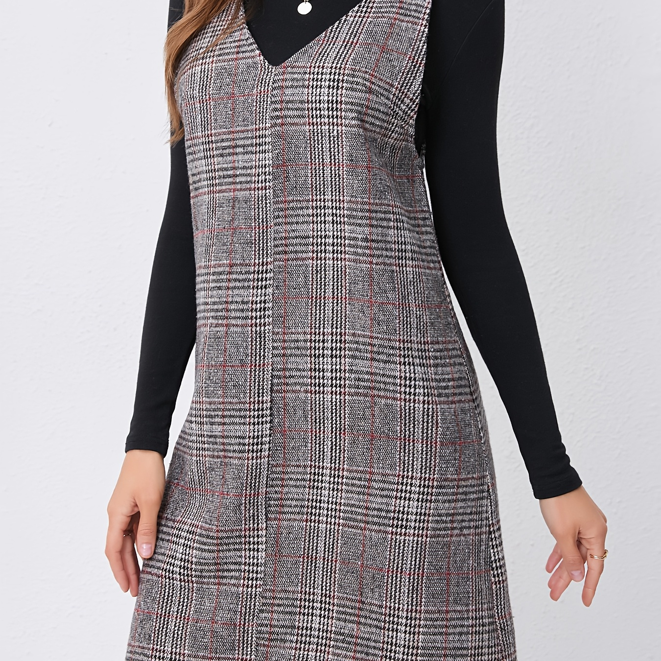 

Robe Élégante à Carreaux pour Femme avec Col en V et Bretelles - Polyester, Lavable en Machine, Coupe