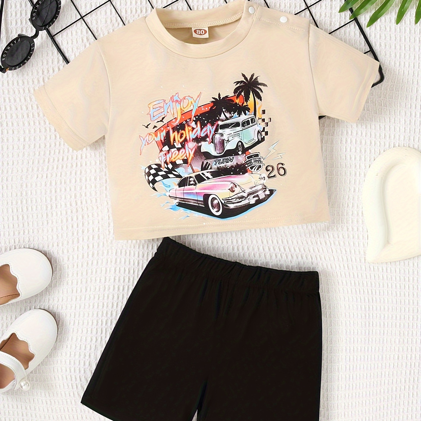 

Baby's "enjoy Your Holiday Freely" Print 2pcs Sporty Style Outfit, T-shirt & Shorts Set, Toddler & Infant Girl's Clothes