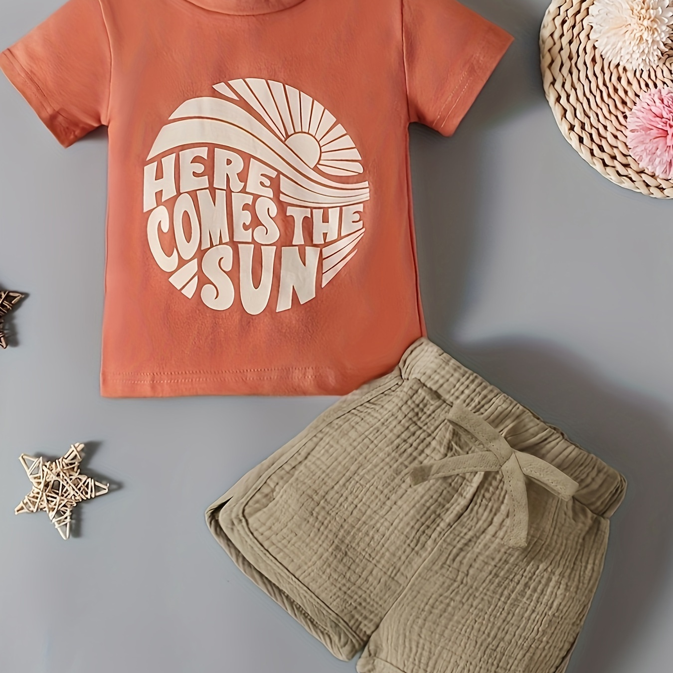 

Baby's "here Comes The Sun" Print 2pcs Summer Casual Outfit, T-shirt & Muslin Shorts Set, Toddler & Infant Boy's Clothes