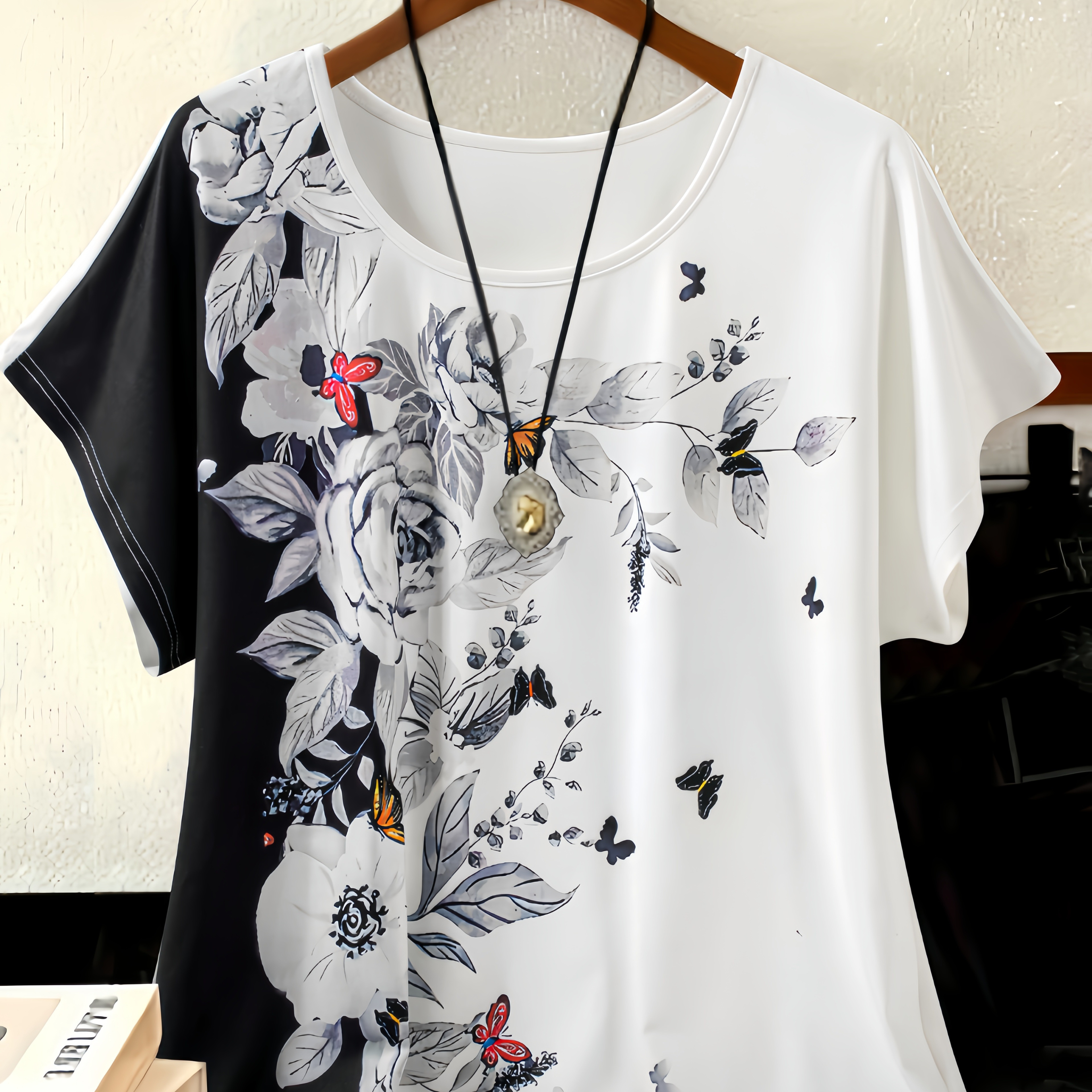 

Plus Size Floral Print T-shirt, Casual Short Sleeve Top For Spring & Summer, Women's Plus Size Clothing