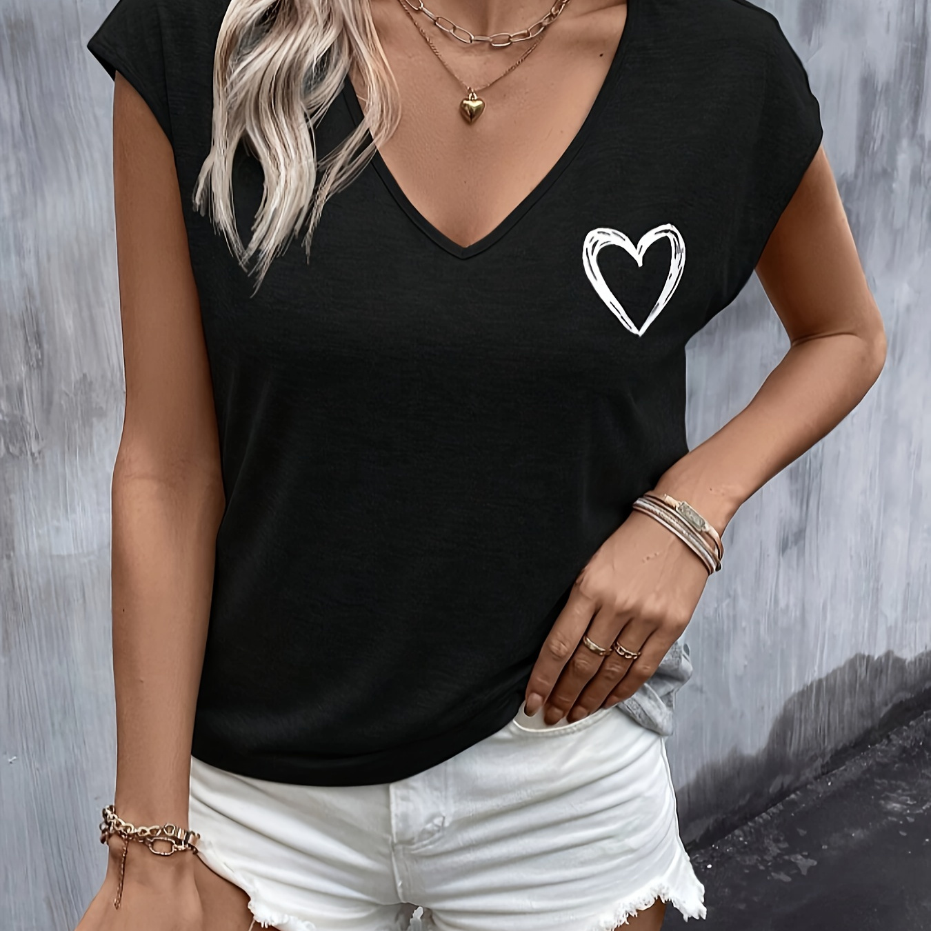 

Heart Print V Neck T-shirt, Casual Short Sleeve Top For Spring & Summer, Women's Clothing