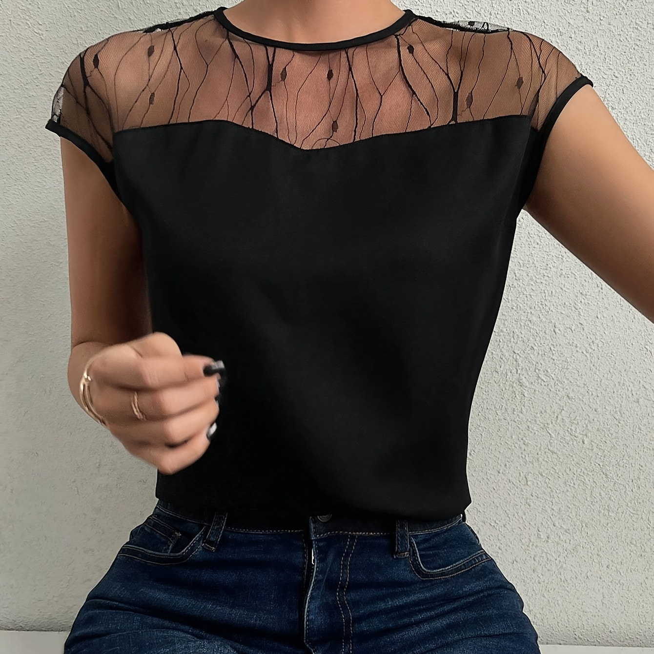 

1pc Elegant Polyester Lace Detail Women's Top, Solid Color Crew Neck Short Sleeve Blouse For Spring/summer