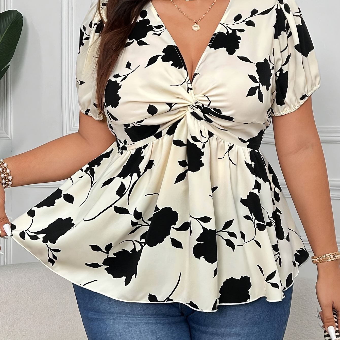 

1pc Plus Size Floral Print V-neck Top, Casual Polyester Short Sleeve Blouse With Twist Knot Detail, Hem, Regular Length - Spring/summer Fashion