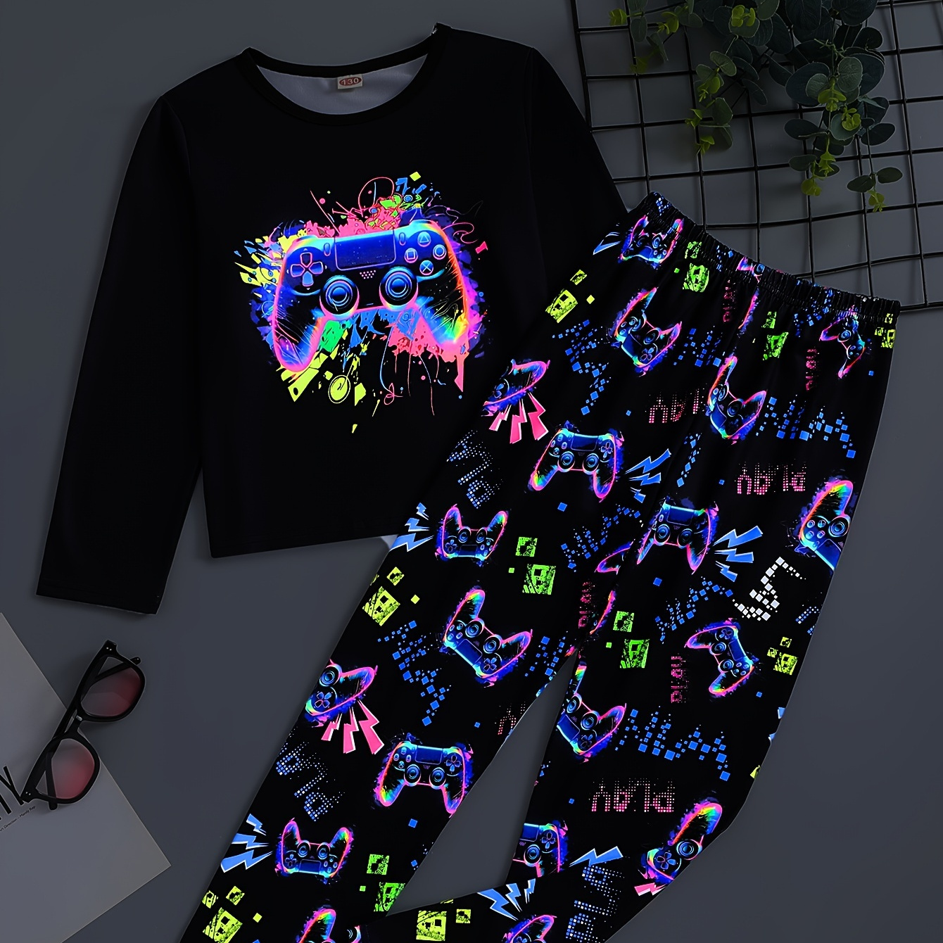 

Boys 2-piece Trendy Pajama Sets Luminous Gamepad Pattern Round Neck Long Sleeve Top & Matching Full Print Pants Comfy Casual Pj Sets