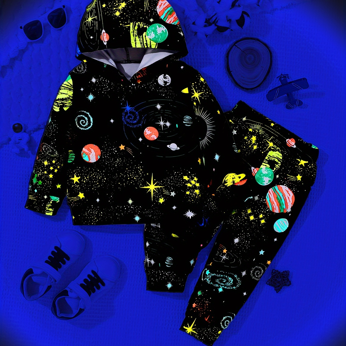 

2pcs Boy's Glow-in-the-dark Planets Pattern Outfit, Hoodie & Pants Set, Kid's Clothes For Fall Winter, As Gift