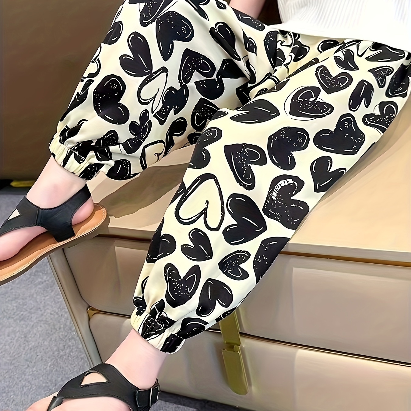 

Thin Breathable Heart Painting Graphic Jogger Pants Girls Casual Loose Fit Pants For Outdoor Gift
