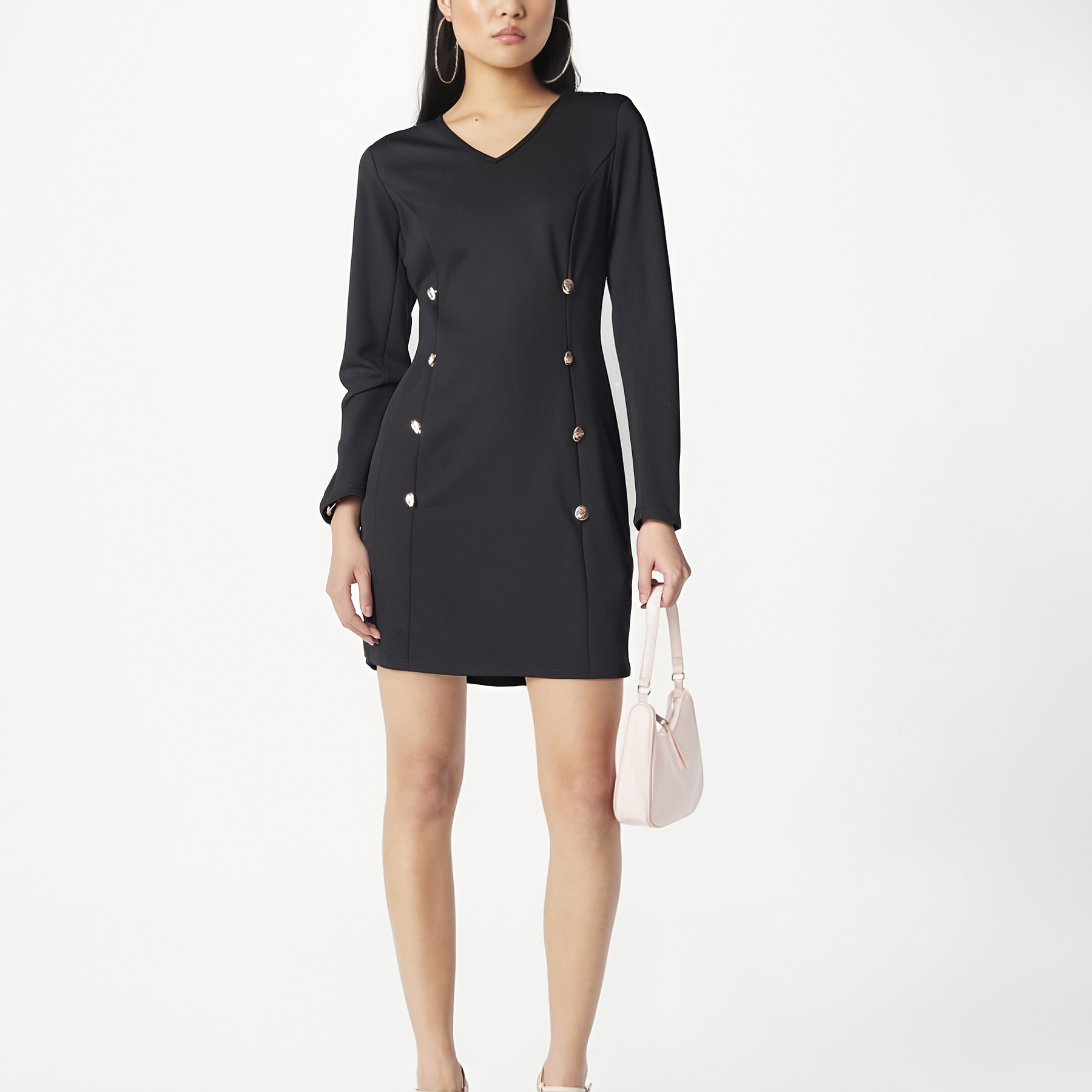 

Robe longue noire à manches longues pour femme avec un simple col en V et des boutons décoratifs.