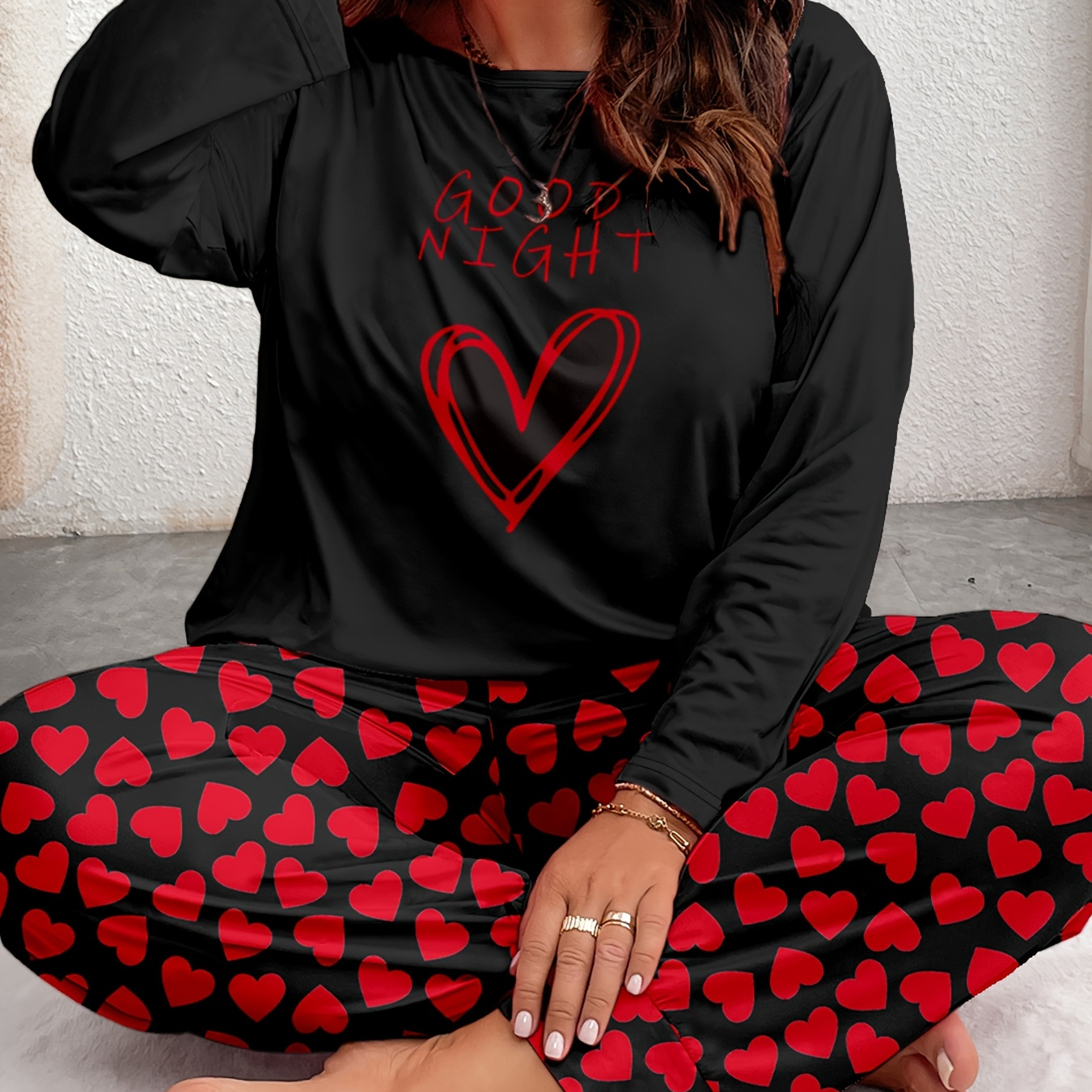 

Plus Size Women's Cozy Heart Print Pajama Set - Long Sleeve & Pants, Soft Polyester Loungewear, Machine Washable, Black & White With "" Design, Ideal For Autumn, Plus Size Pajama Set