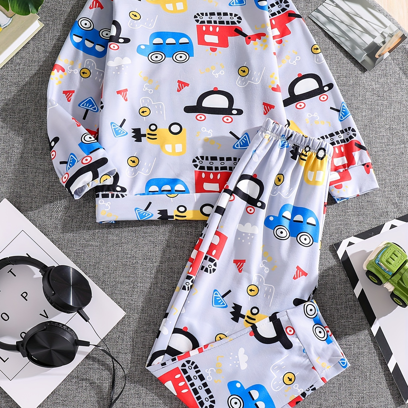 

2-piece Boys Casual Co Ord Set, Cartoon Car Print Long Sleeve Sweatshirt And Jogger Pants, Comfy Spring Fall Clothes