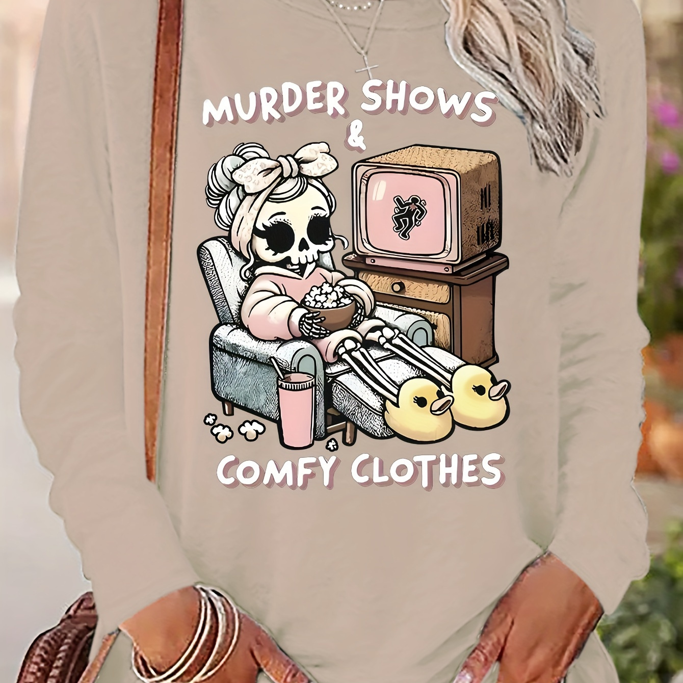 

Women's Casual Crew Neck Long Sleeve T-shirt With Murder Shows & Comfy Clothes Cartoon Print, 100% Polyester Knit Fabric With Applique Detail, Perfect For Fall/winter Season