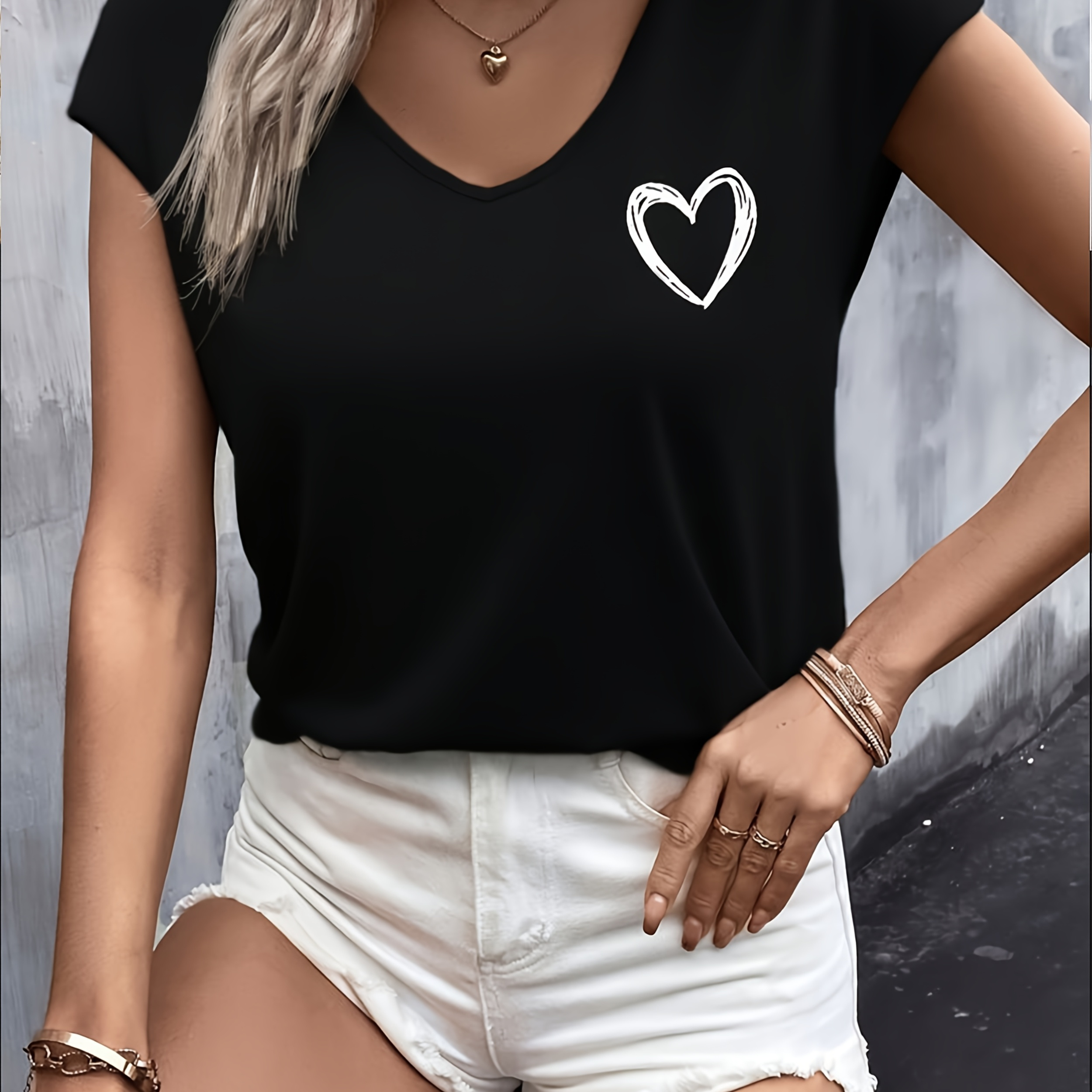 

1pc Women's Casual V-neck T-shirt, 100% Polyester Knit Fabric, Lightweight, With Heart Print For All