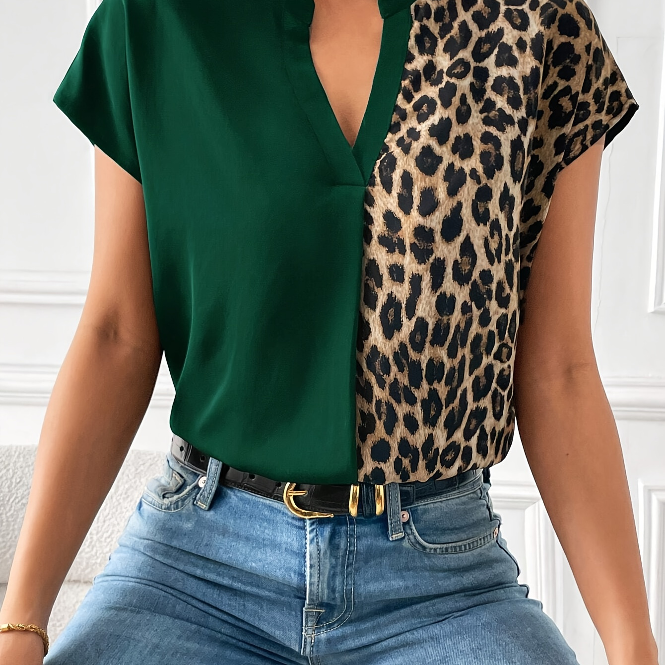 

1pc Women' V-neck T-shirt, Leopard Print & Green, Polyester, Regular Length, Woven, Top