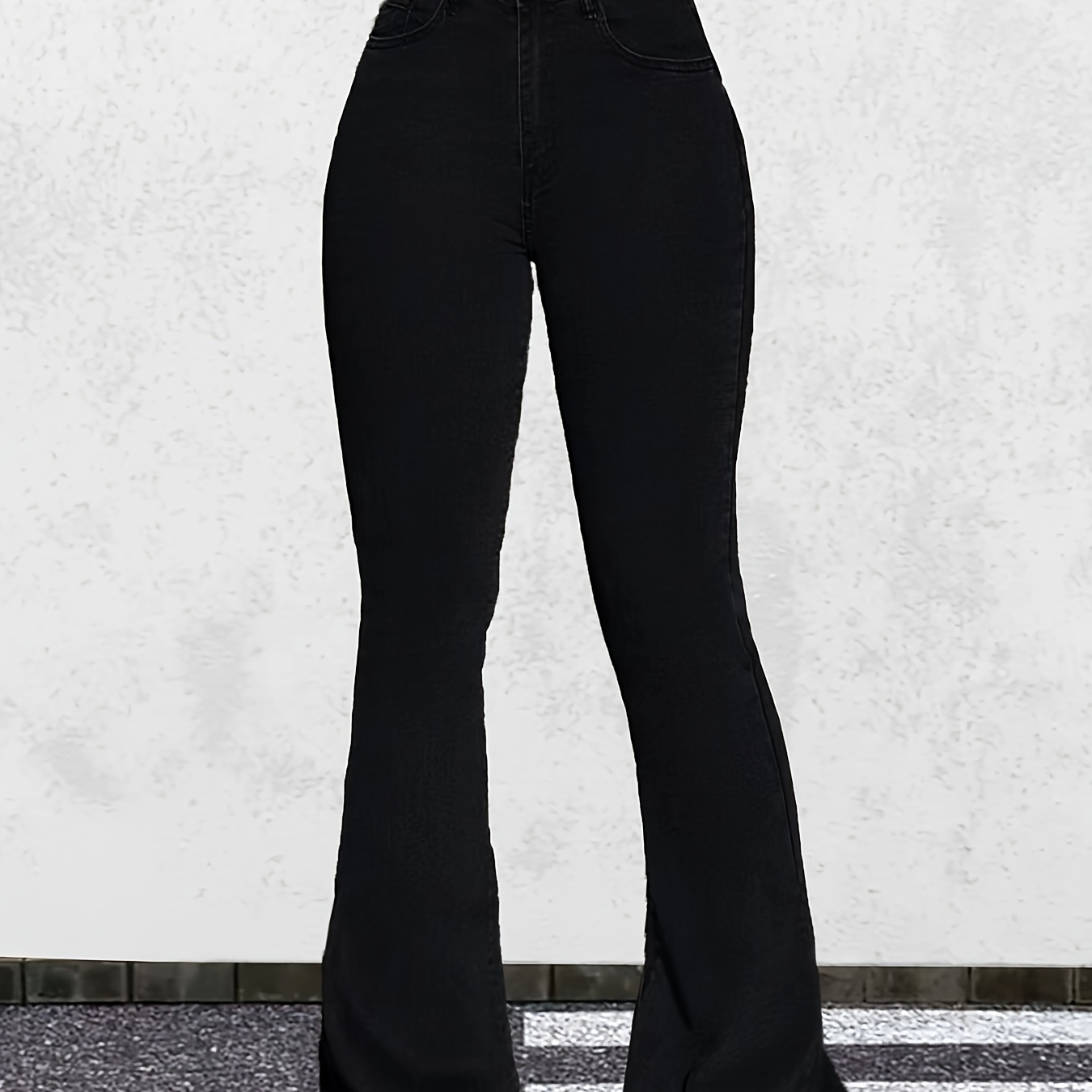 

Jean élégant pour femme à taille haute et largeur évasée - Pantalon droit en denim noir uni avec détail bouton, mélange de coton, tissu élastique, longueur longue pour toutes les saisons