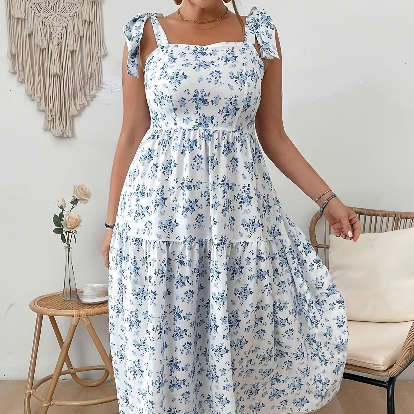 

Plus Size Floral Print Tiered Cami Dress, Casual Sleeveless Dress For Spring & Summer, Women's Plus Size Clothing