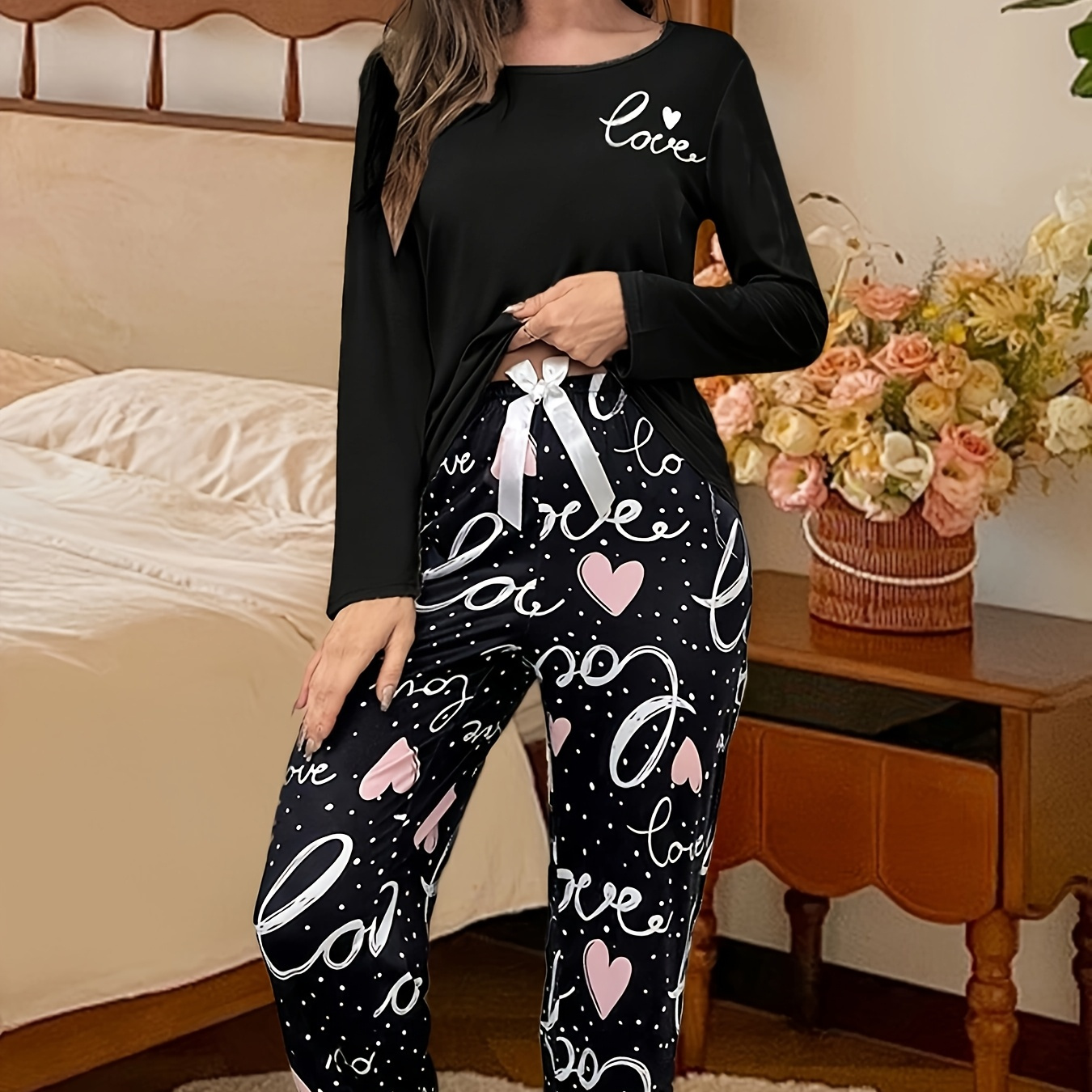 

New Autumn And Winter Casual Love & Slogan Pattern Pajamas Black Set, Long Sleeve Round Neck Top And Pants, Women's Pajamas And Loungewear, Machine Washable