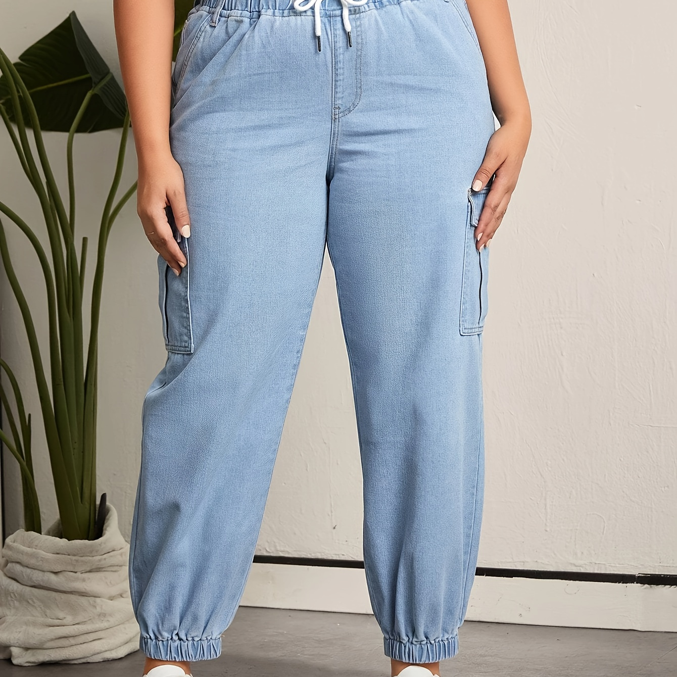 

Jeans décontractés grande taille, jeans extensibles à taille haute avec cordon de serrage et poches pour femmes.