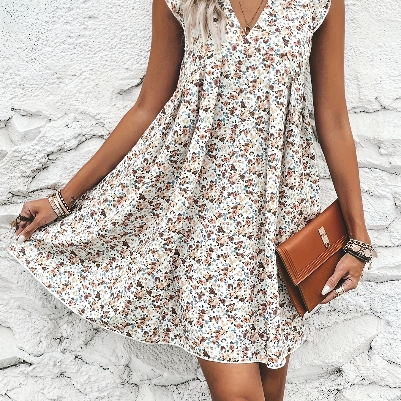 

Chic Floral V-neck Backless Dress For Women - Vacations, Machine Washable, , Spring/summer