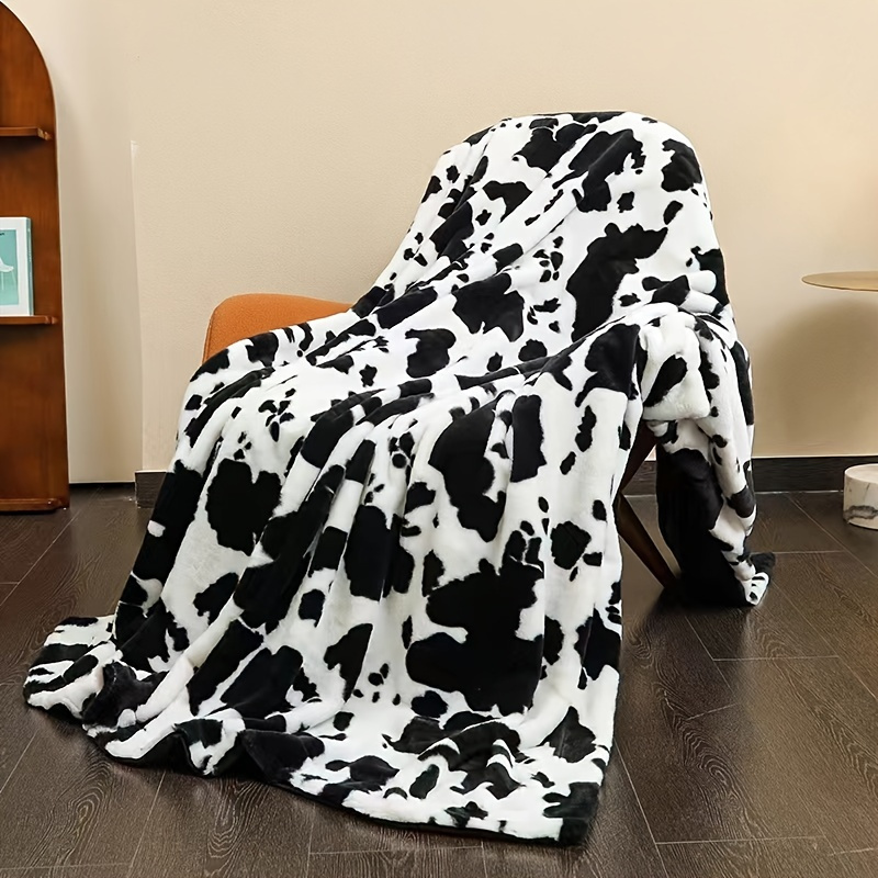

1pc Cow Print Flannel Blanket, Dormitory Office Nap Blanket, Air Conditioning Sofa Blanket