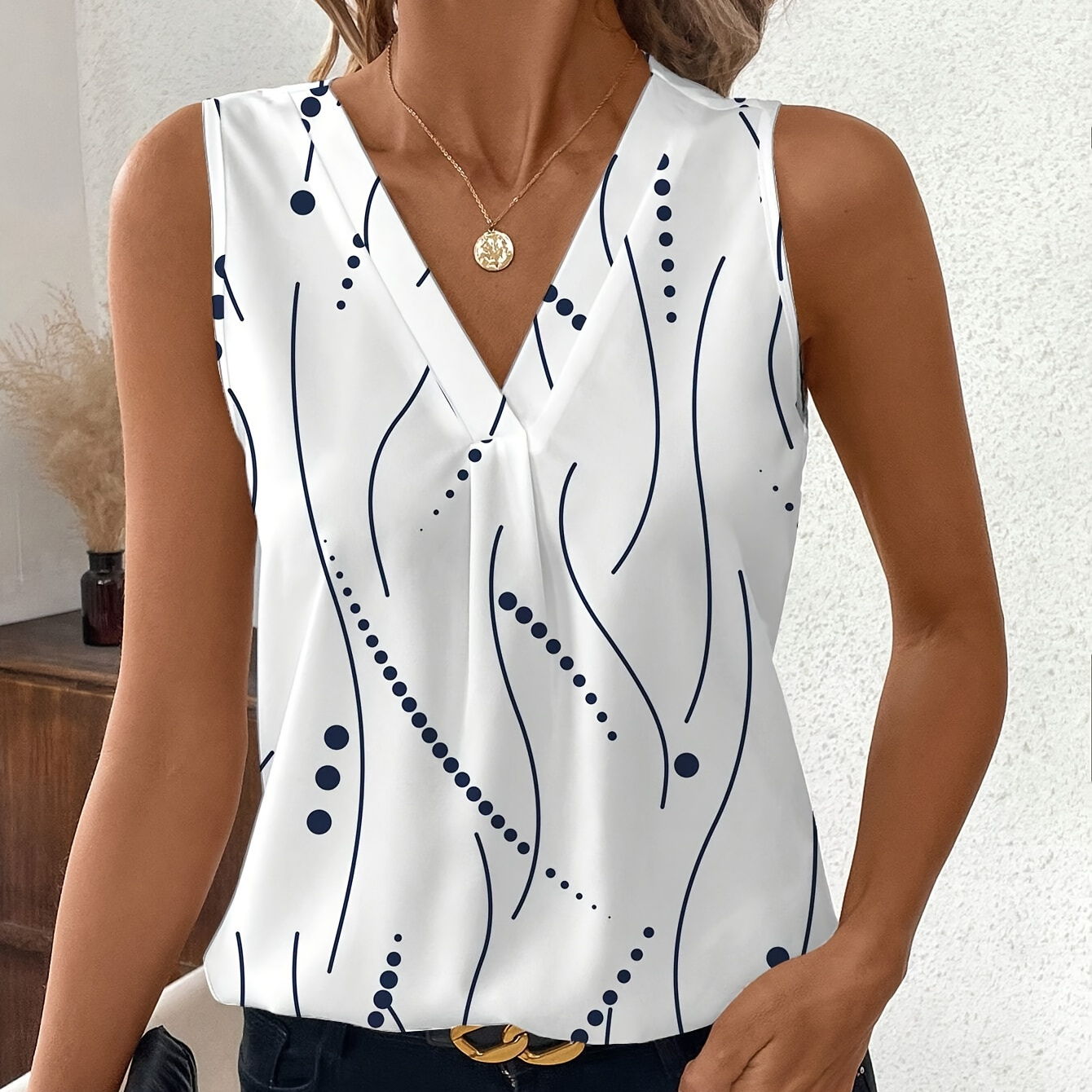 

1pc Elegant Asymmetrical Print V-neck Sleeveless Women's Blouse - Polyester Woven Summer Shirting Top For , Regular Fit Pullover