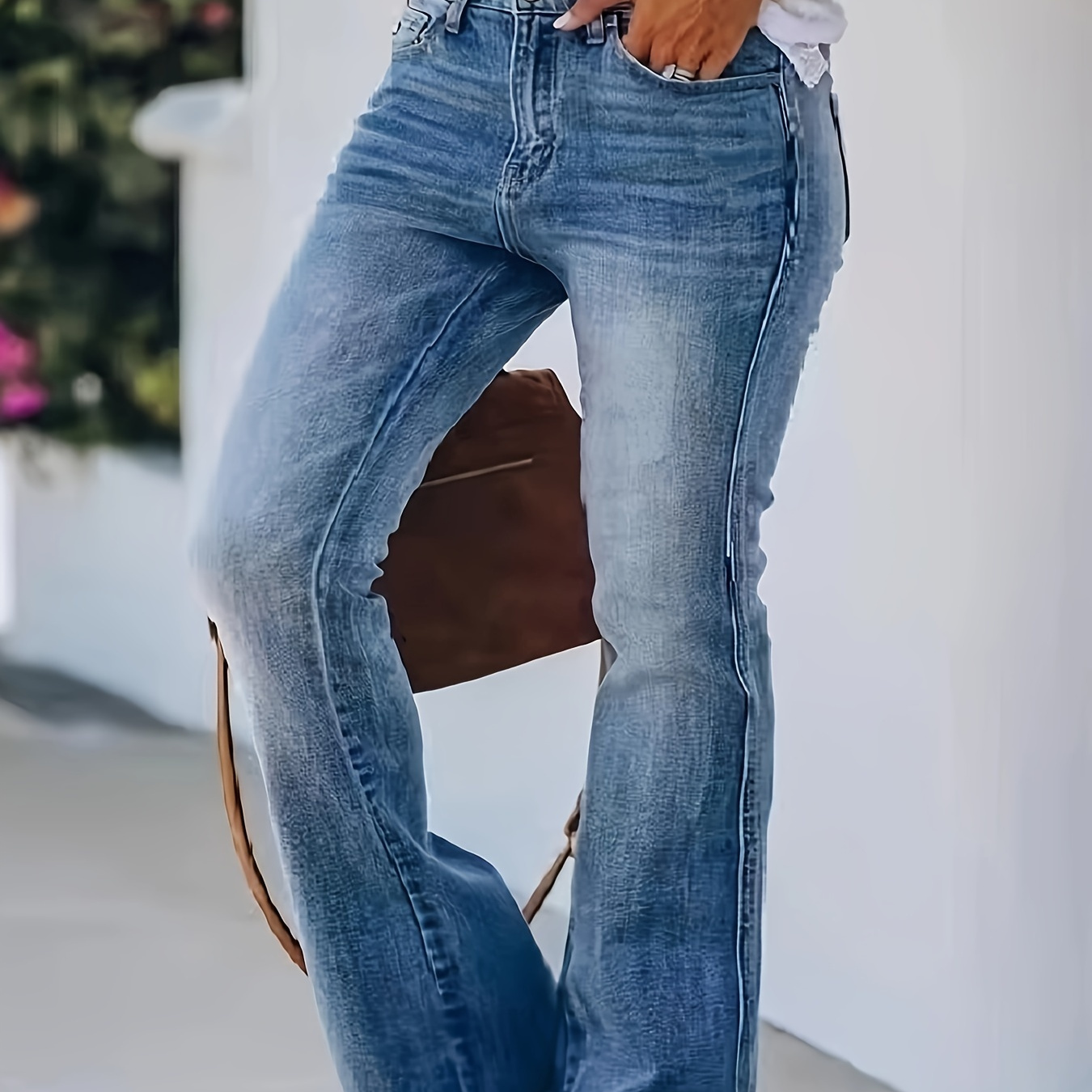 

Pantalon en extensible délavé à jambes évasées, décontracté, fermeture à glissière et à boutons, .