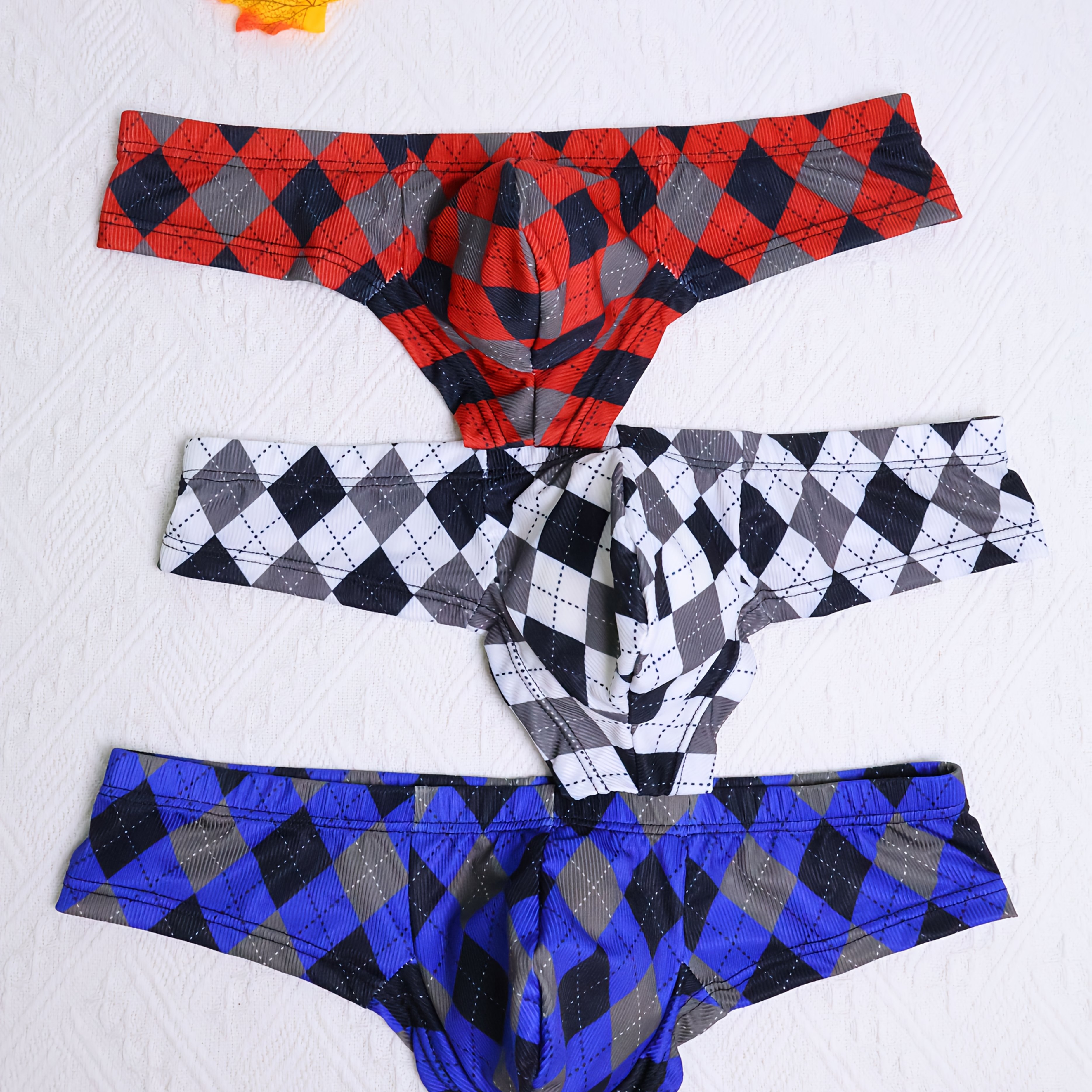 

Set Of 3 Stylish Low-rise Men' Briefs With Contrasting Colors.