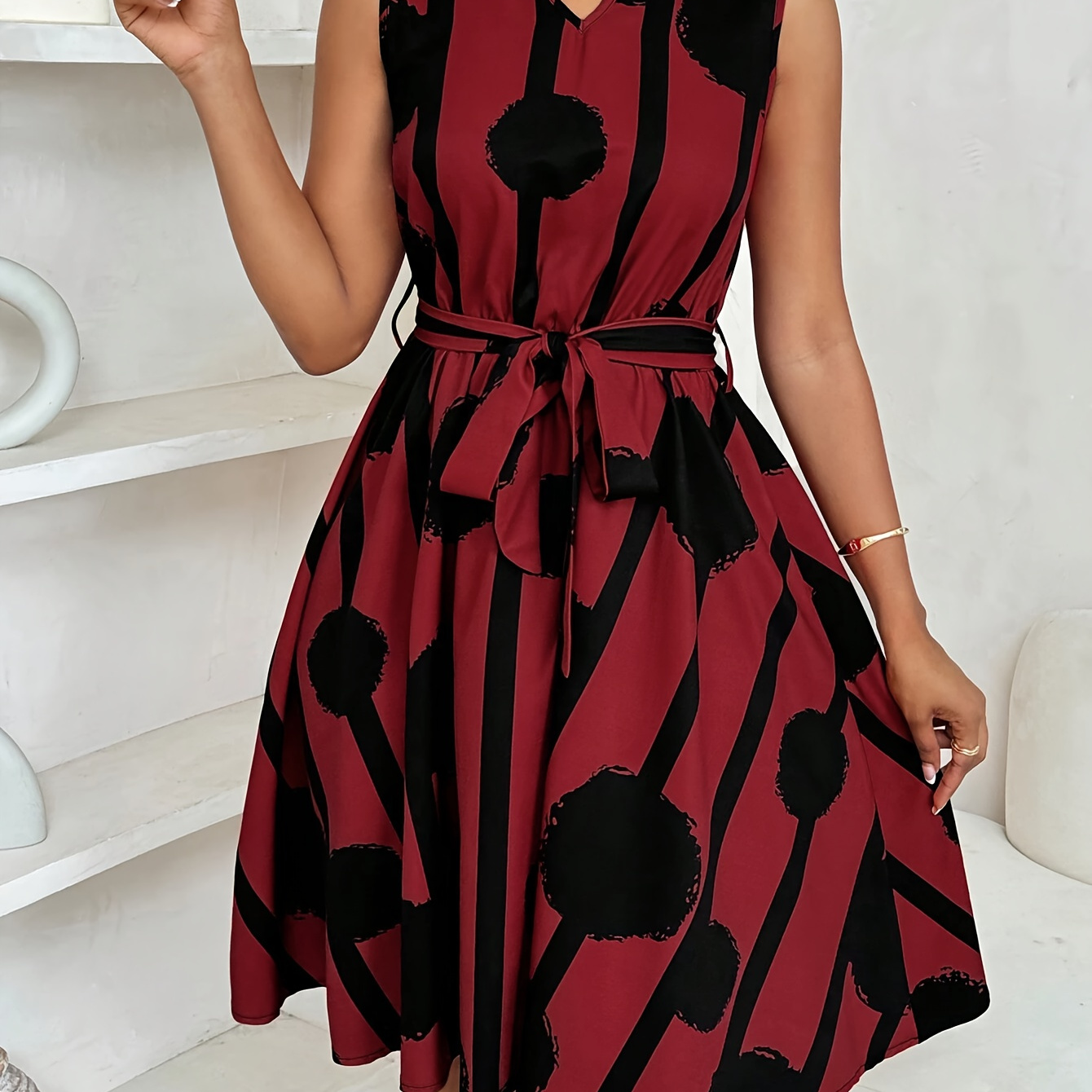 

Women's Elegant Sleeveless Knee-length Dress With Geometric Print, Polyester 100%, Notched Collar, Summer A-line With Belt Detail, Woven Fabric 120g/m²