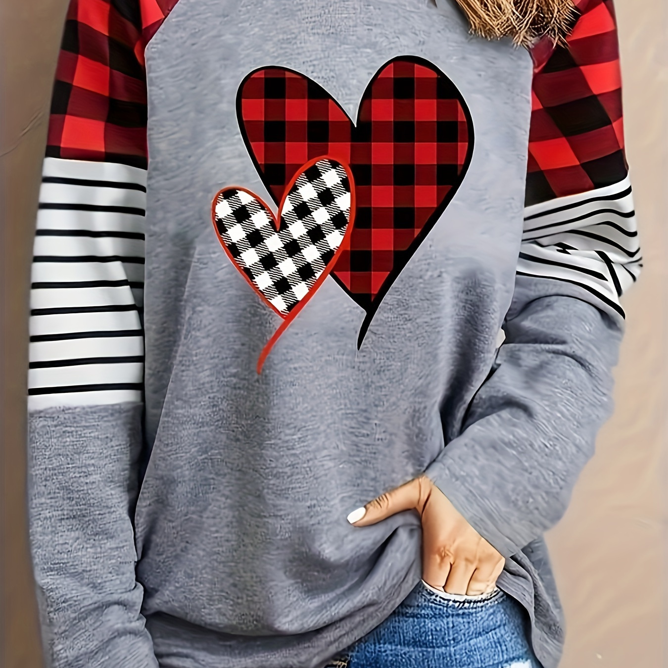 

Plus Size Casual Sweatshirt, Women's Plus & Heart Print Long Sleeve Round Neck Slight Stretch Pullover Top