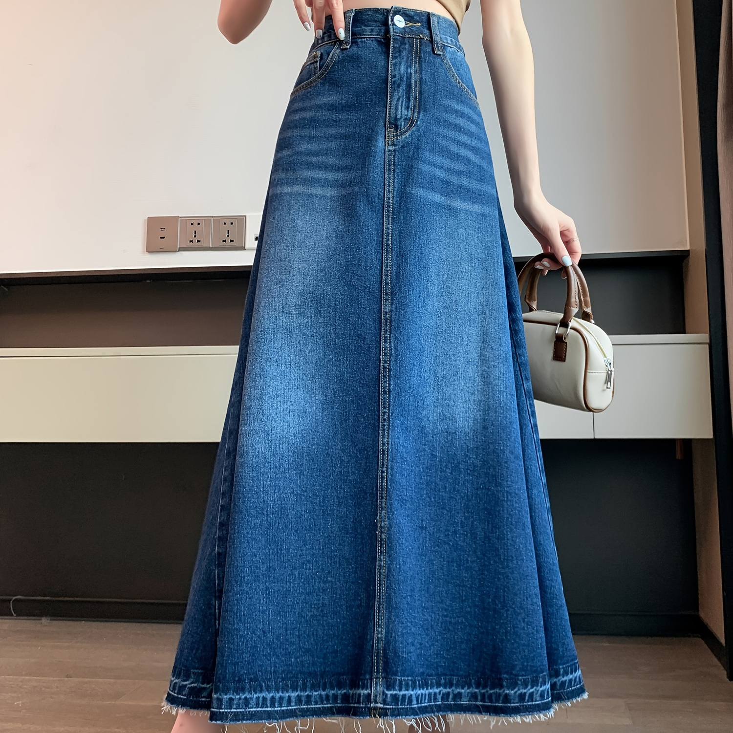 

Women's Plus Size Flared Denim Maxi Skirt With Raw Hem & Pockets, Elastic High Waist Elegant Smock Jean Skirt For Summer, Casual Comfort Women Clothing