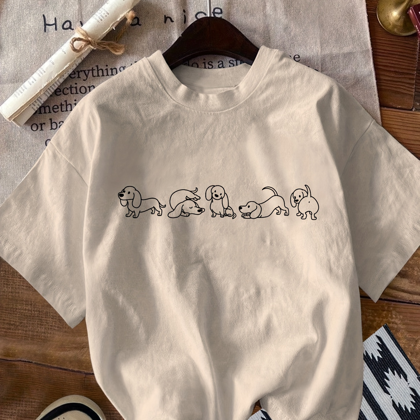 

Women's Casual Minimalist Dachshund Pattern T-shirt, Short Style, Round Neck, Stretch Polyester Fabric, Machine Washable, Tshirt| Print|smooth Texture