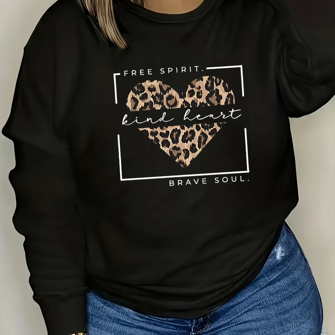 

Women's Plus Size Casual Sweatshirt With Leopard Heart Print - Crew Neck, Long Sleeve Pullover For Fall & Winter