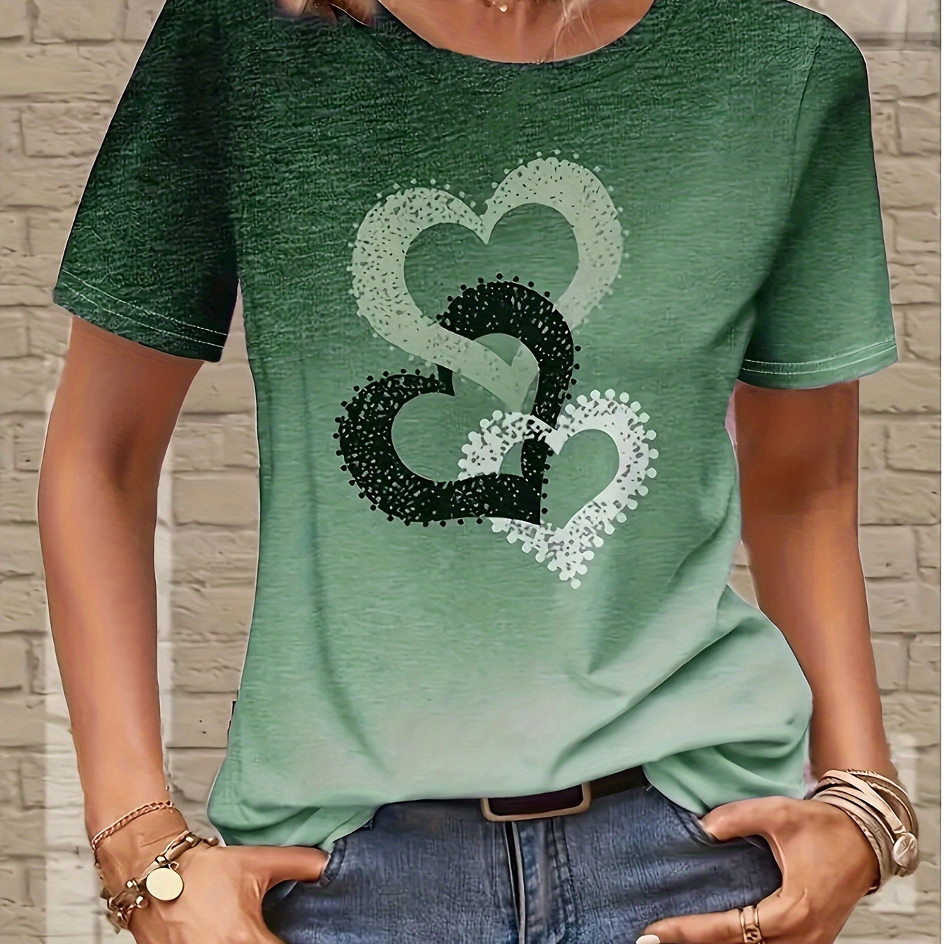 

Plus Size Ombre & Heart Print T-shirt, Casual Short Sleeve Crew Neck Top For Spring & Summer, Women's Plus Size Clothing