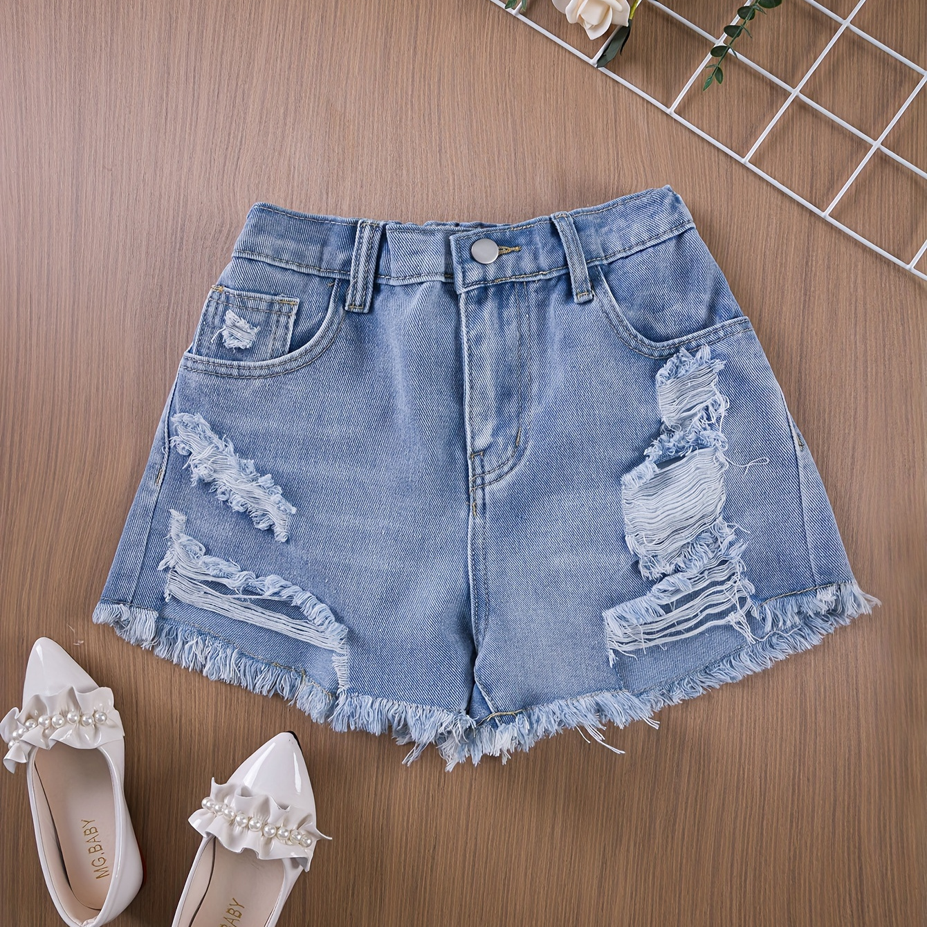 

Girls Fashionable Light Wash Ripped Frayed Hem Cotton Denim Shorts, Casual Style For Teens, Versatile Jean Hotpants