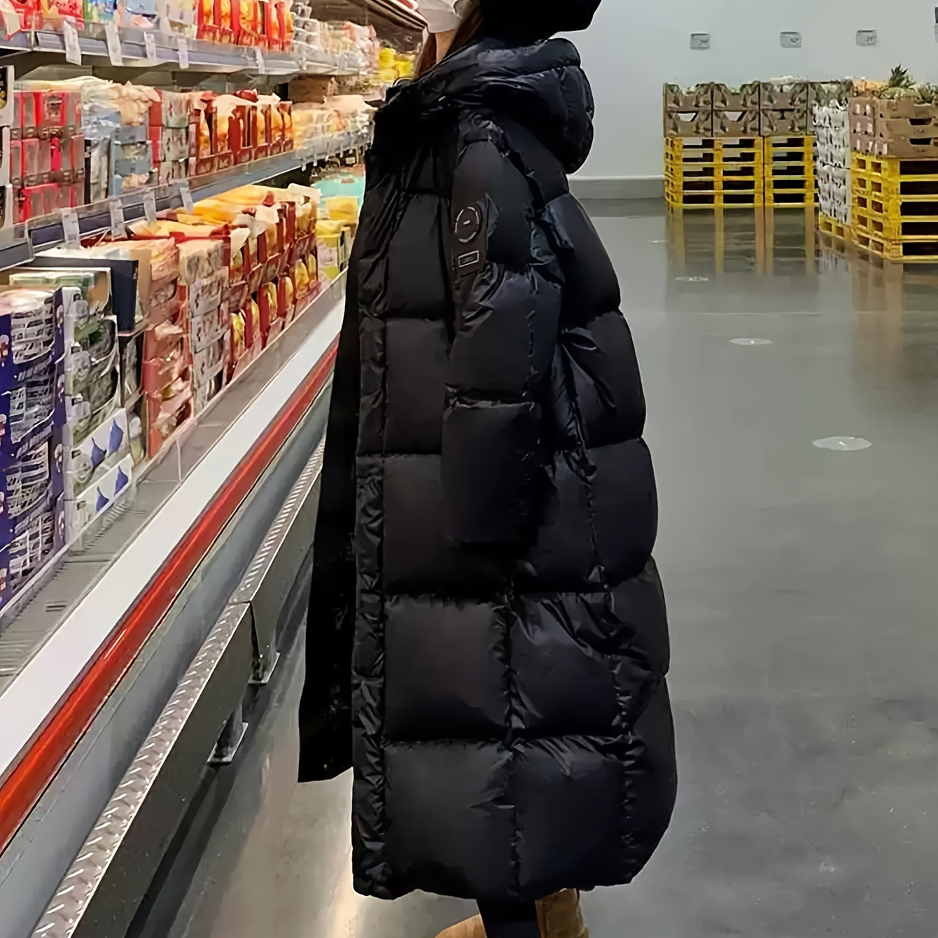 

Chic Black & Golden Women's Winter Coat - Mid-length, Thickened Puffer Jacket With Hood, , Polyester, Non-stretch Fabric