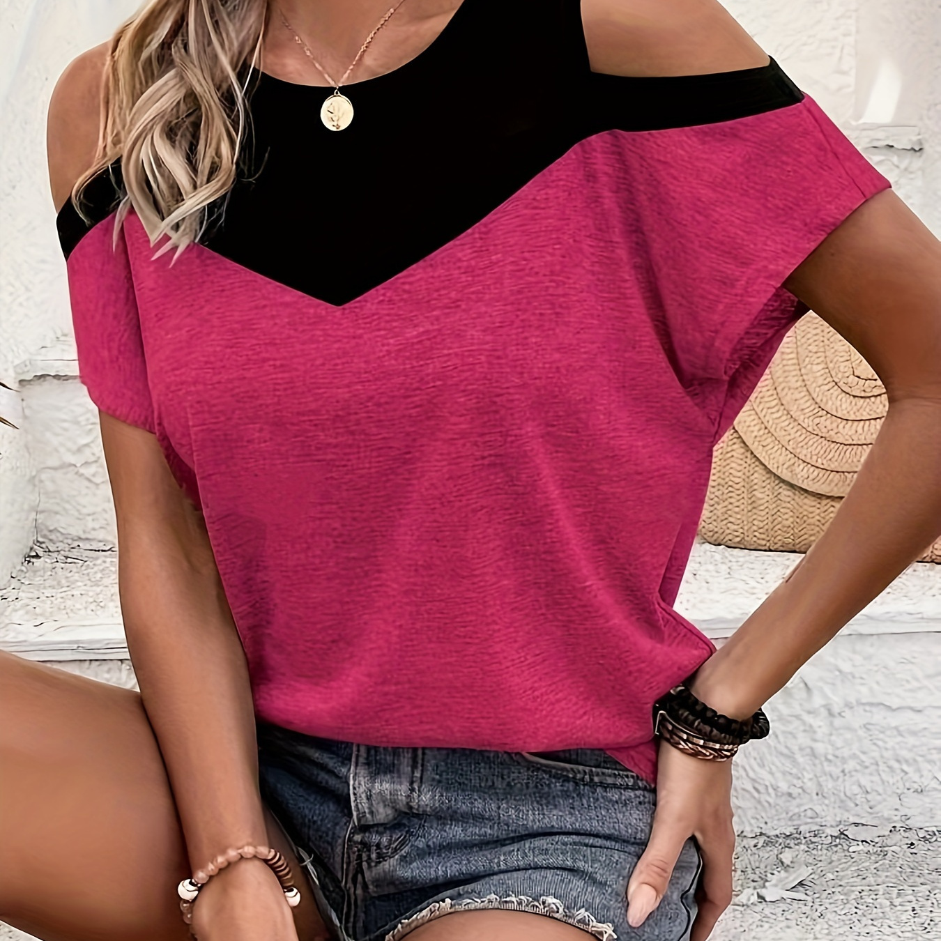 

Color Block Cold Shoulder T-shirt, Casual Short Sleeve T-shirt For Spring & Summer, Women's Clothing