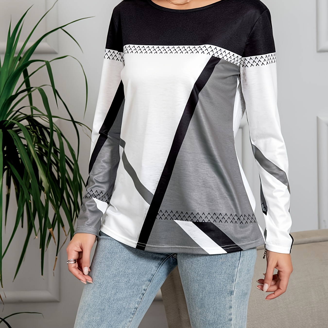 

Plus Size Casual T-shirt, Women's Plus Colorblock Geometric Print Long Sleeve Round Neck Slight Stretch T-shirt