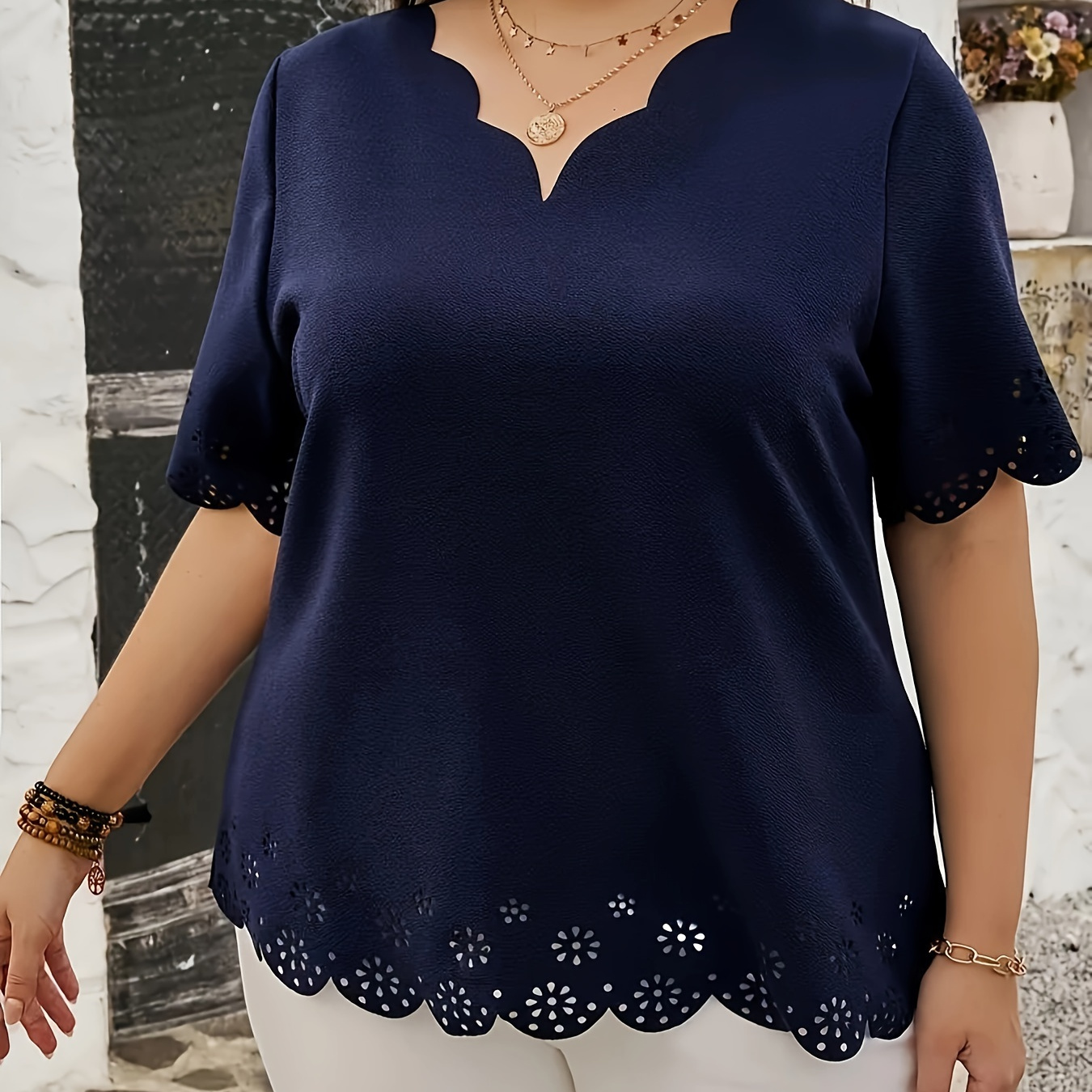 

Plus Size Scallop Trim Blouse, Casual Cut Out V Neck Short Sleeve Blouse For Spring, Women's Plus Size clothing