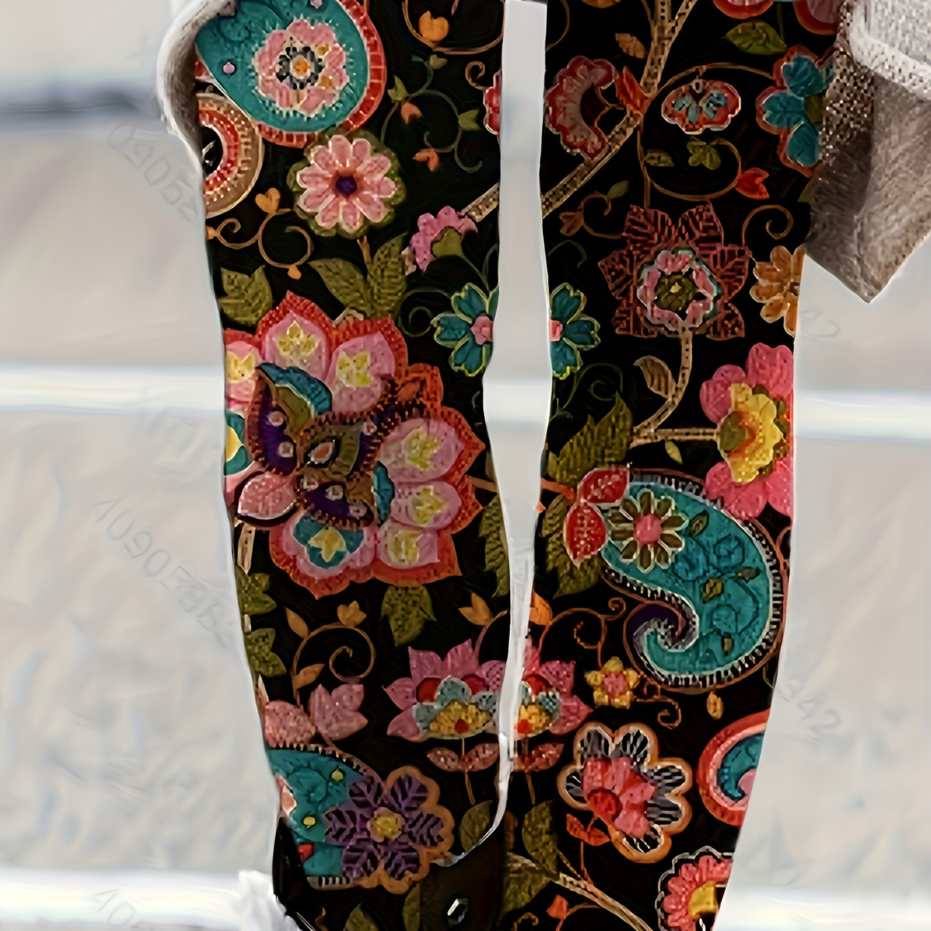 

Plus Size Paisley Print Skinny Leggings, Boho Stretchy Leggings, Women's Plus Size Clothing