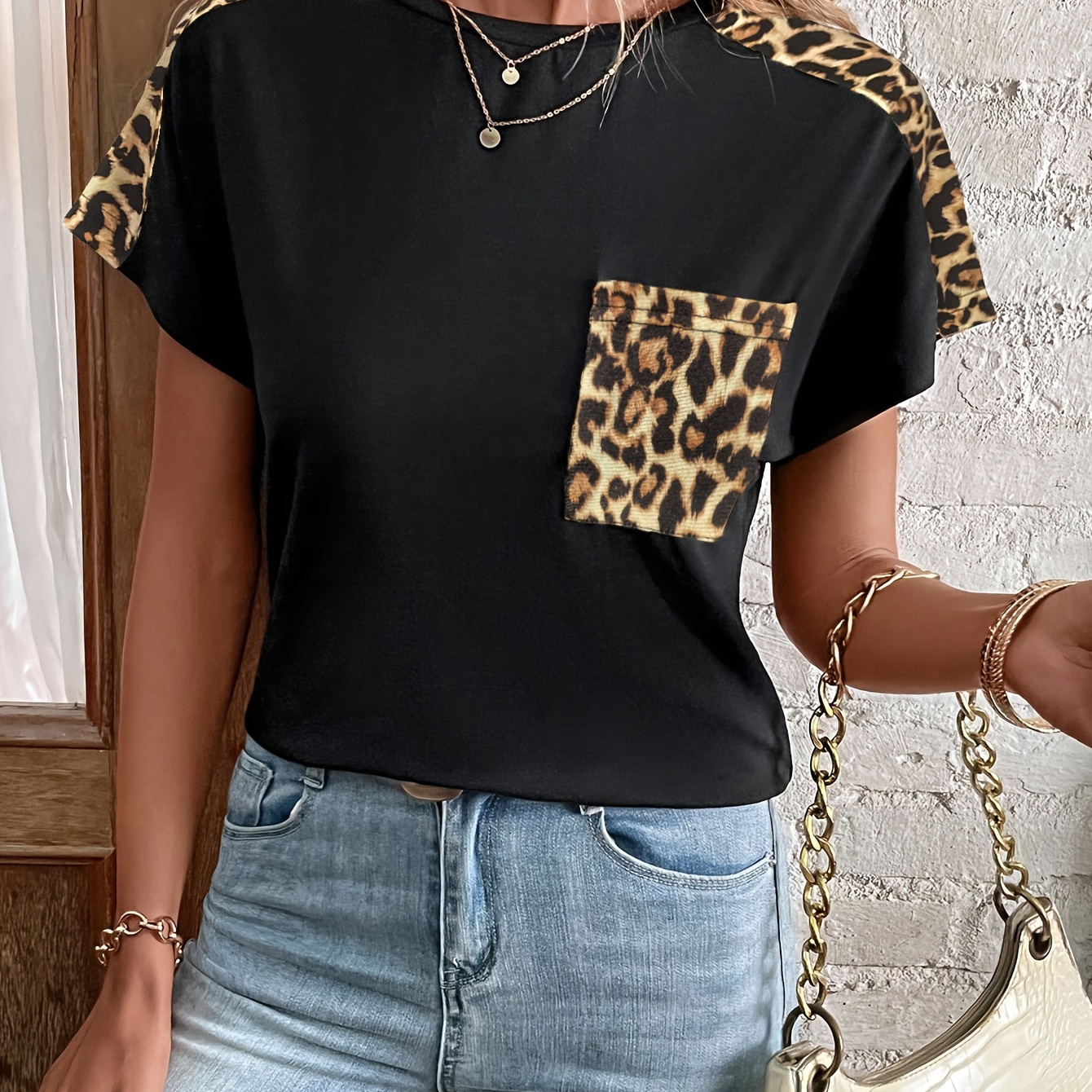 

Contrast Leopard Crew Neck T-shirt, Short Sleeve Casual Top For Spring & Summer, Women's Clothing