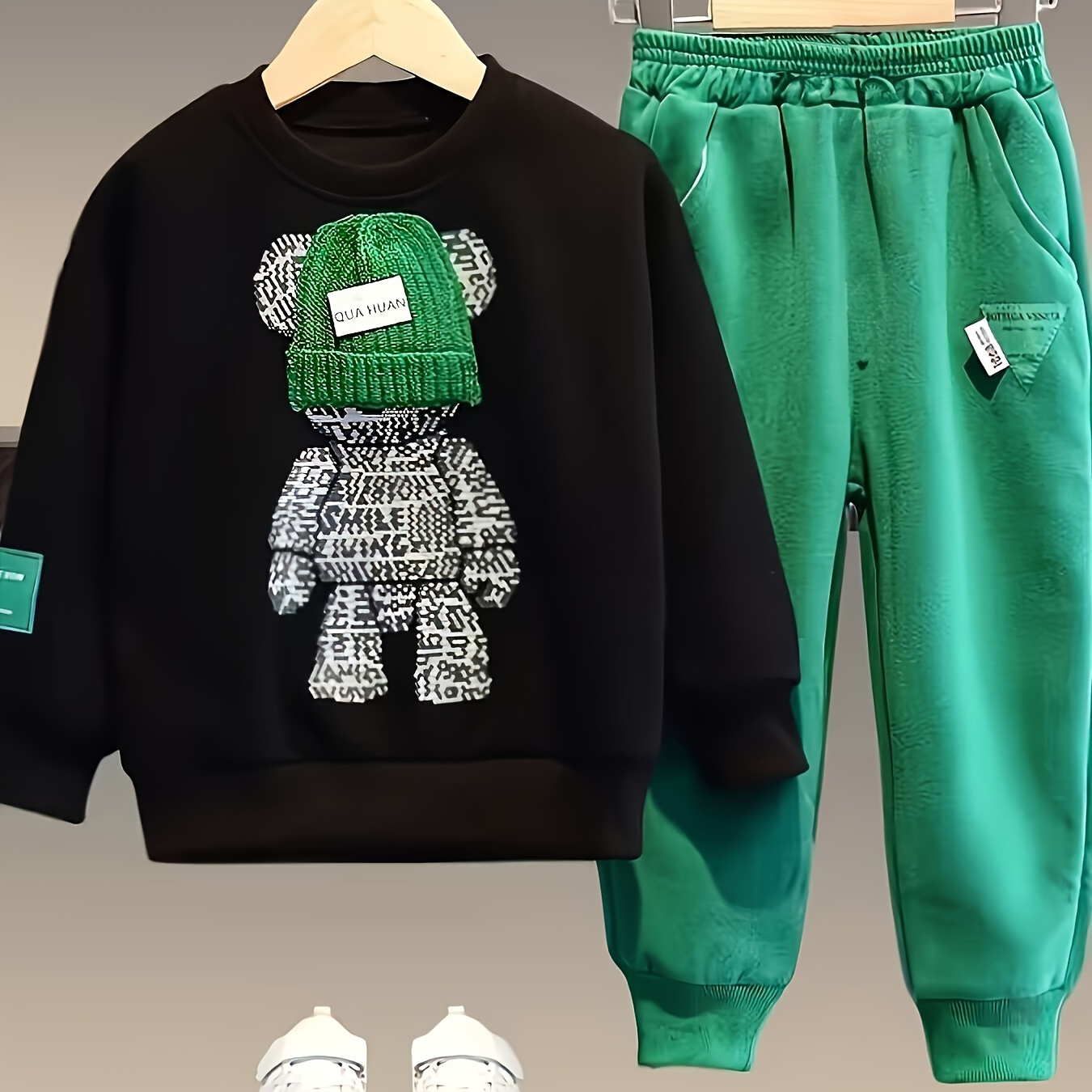 

2pcs Boy'- Bear Decor Long Sleeve + Patched Pants Set For And As