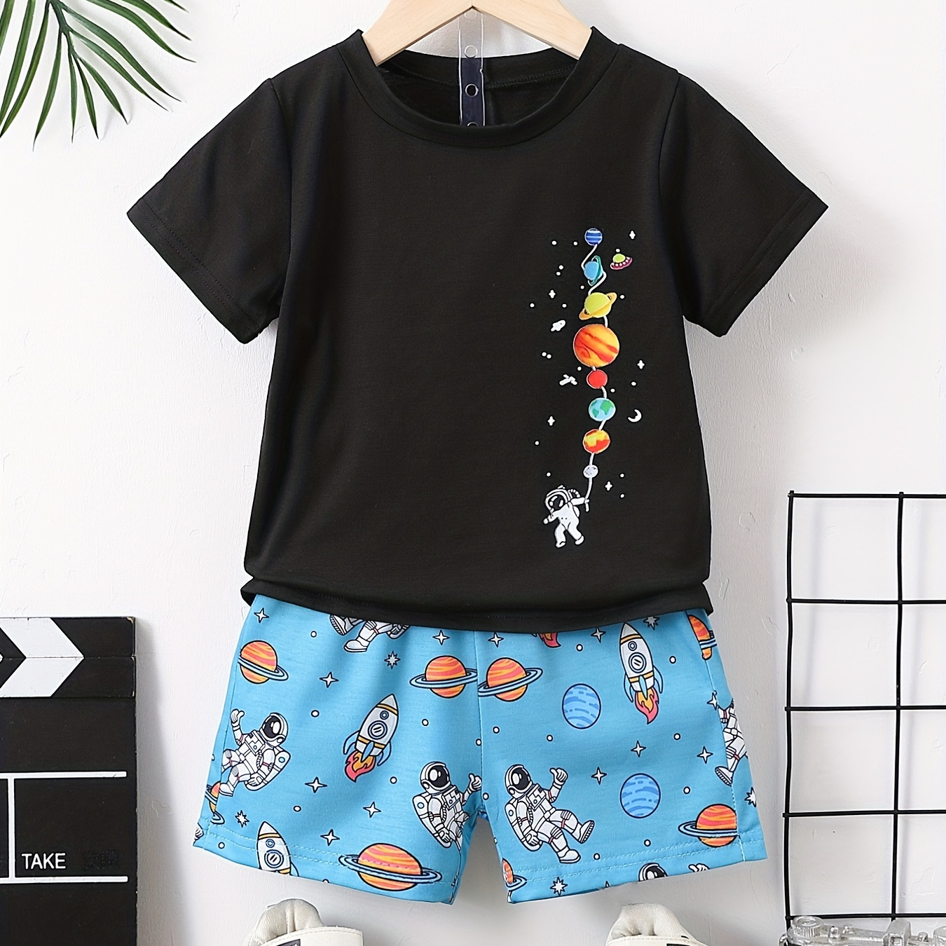 Boys Cartoon Planet Astronaut Rocket Print Casual Outfit Round Neck T-shirt & Shorts Kids Summer Clothes Sets